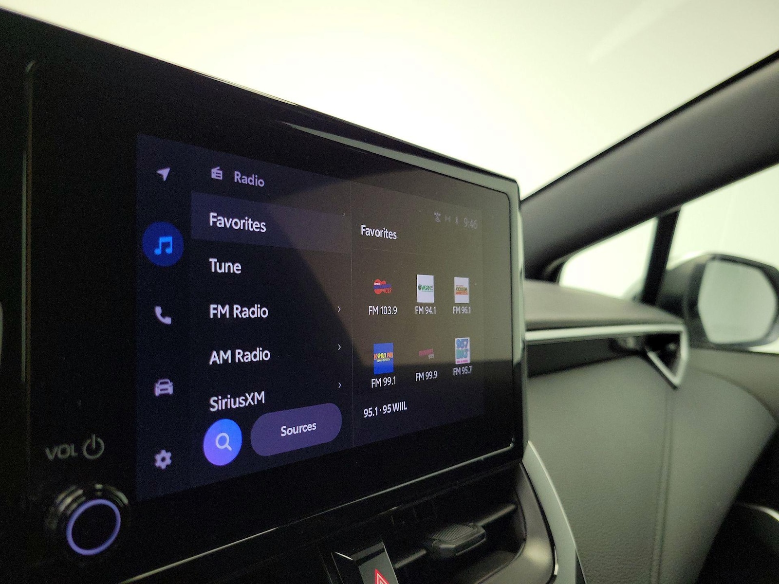 2025 Toyota Corolla SE - Photo 16