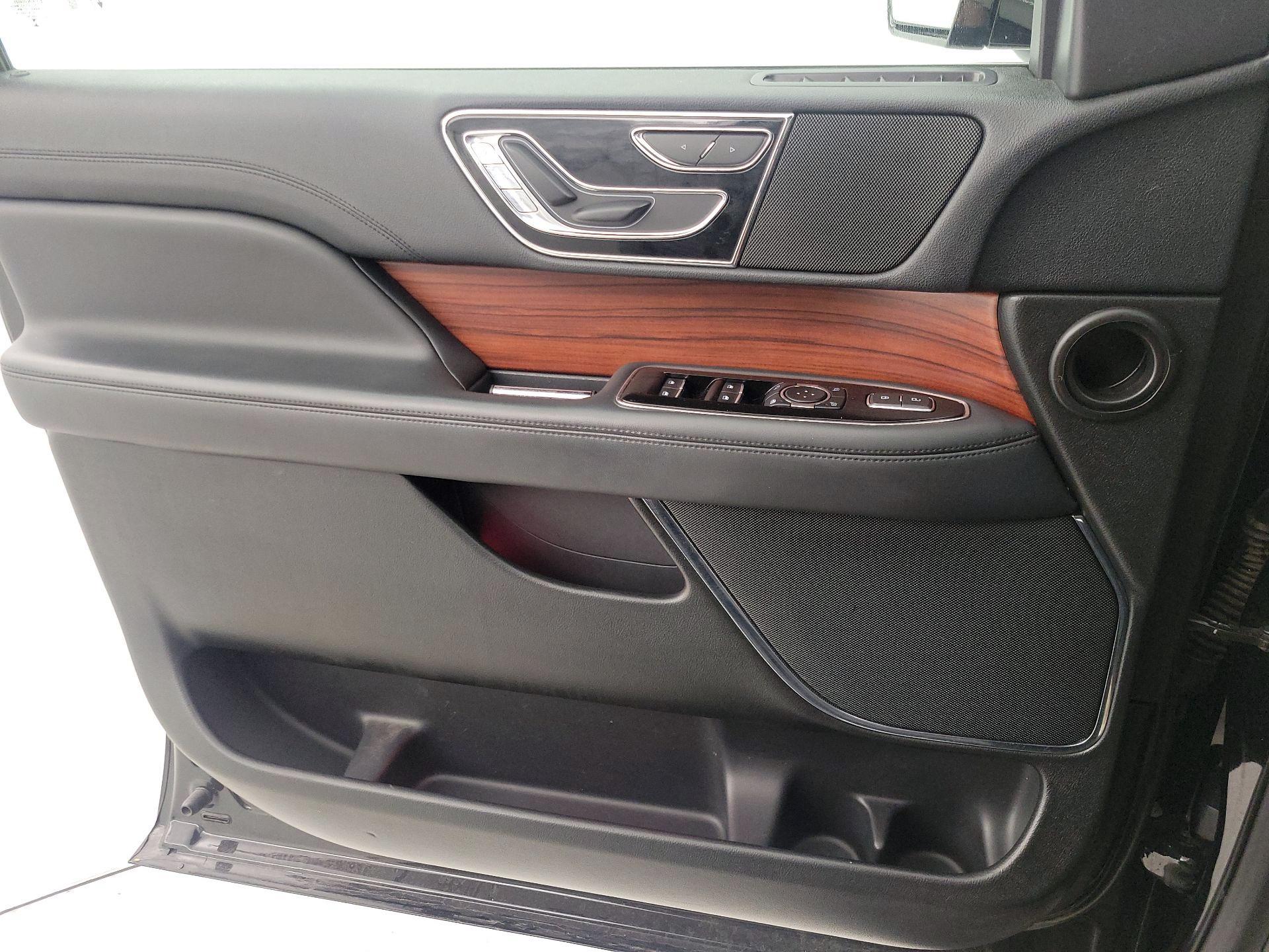 Thumbnail: 2023 Lincoln Navigator - 12