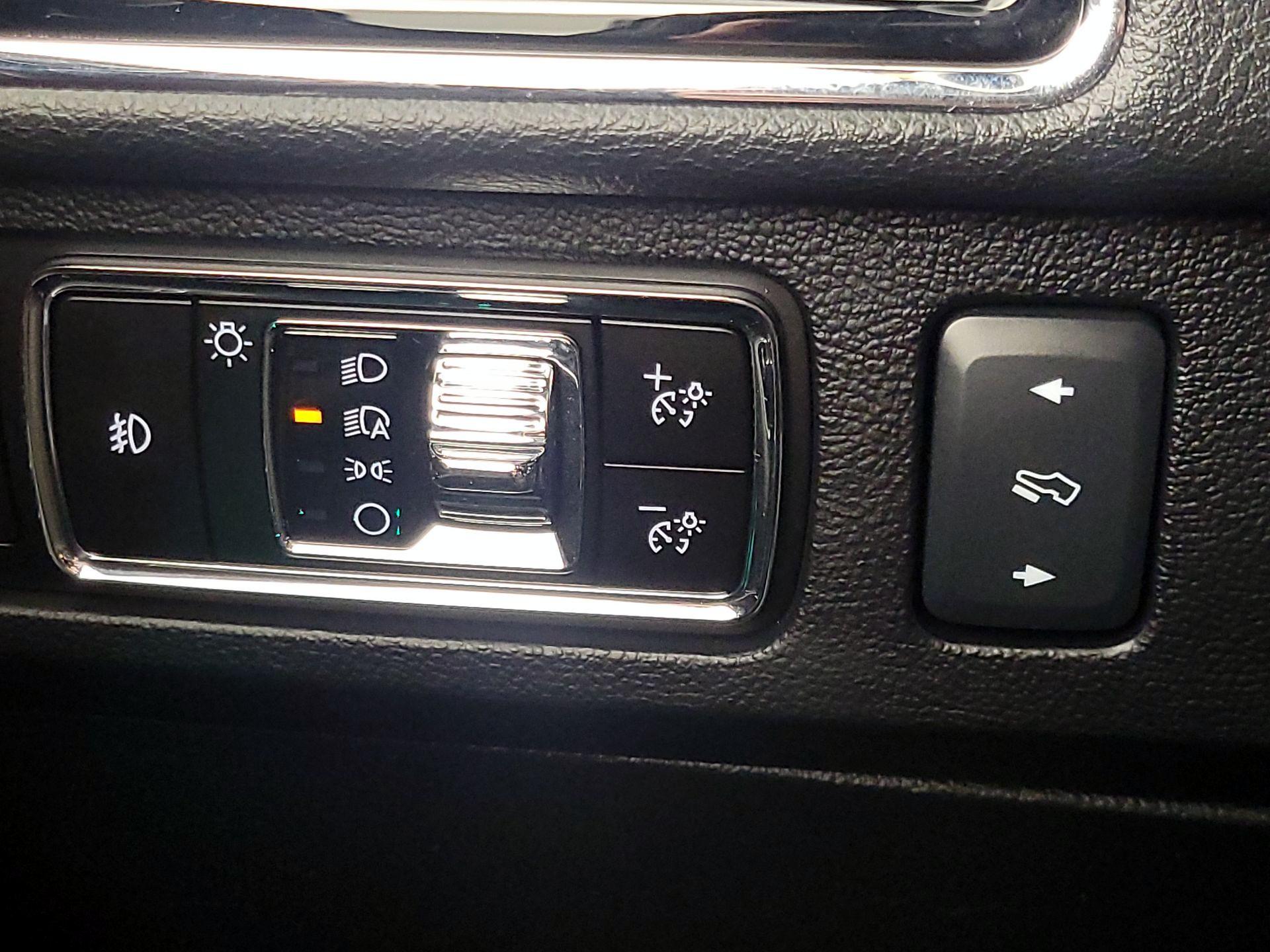 Thumbnail: 2023 Lincoln Navigator - 13