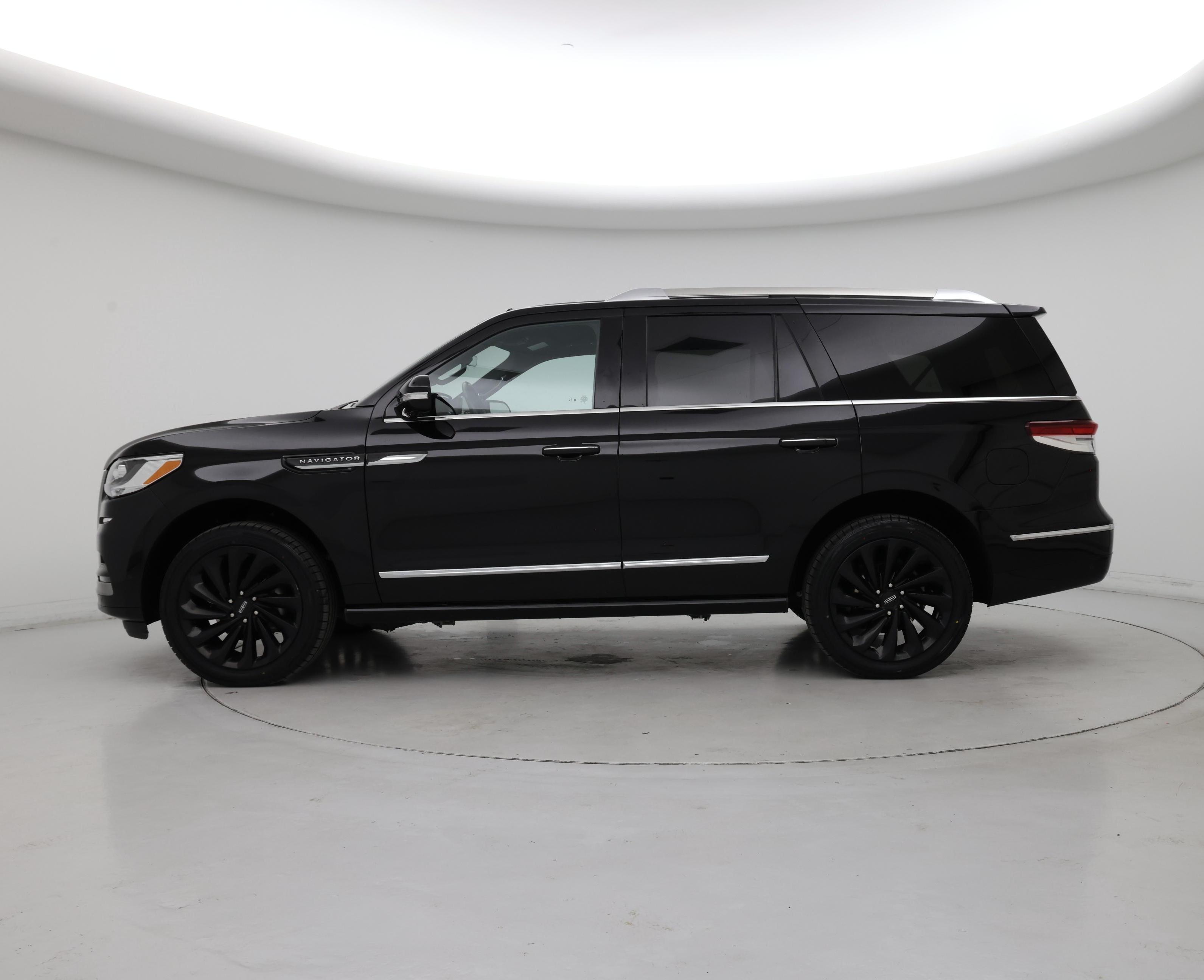 Thumbnail: 2023 Lincoln Navigator - 3