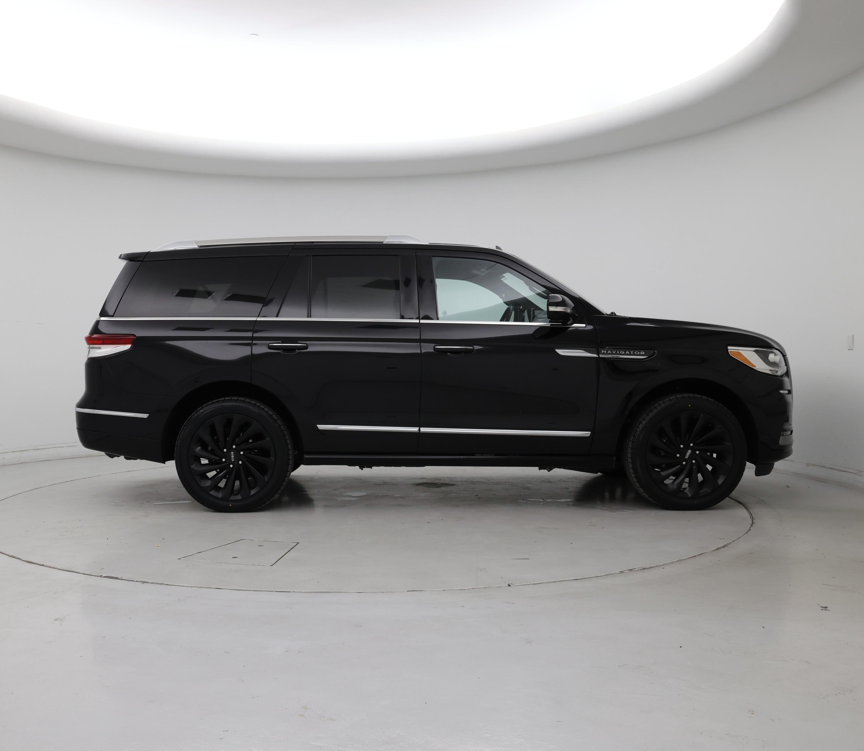 Thumbnail: 2023 Lincoln Navigator - 7