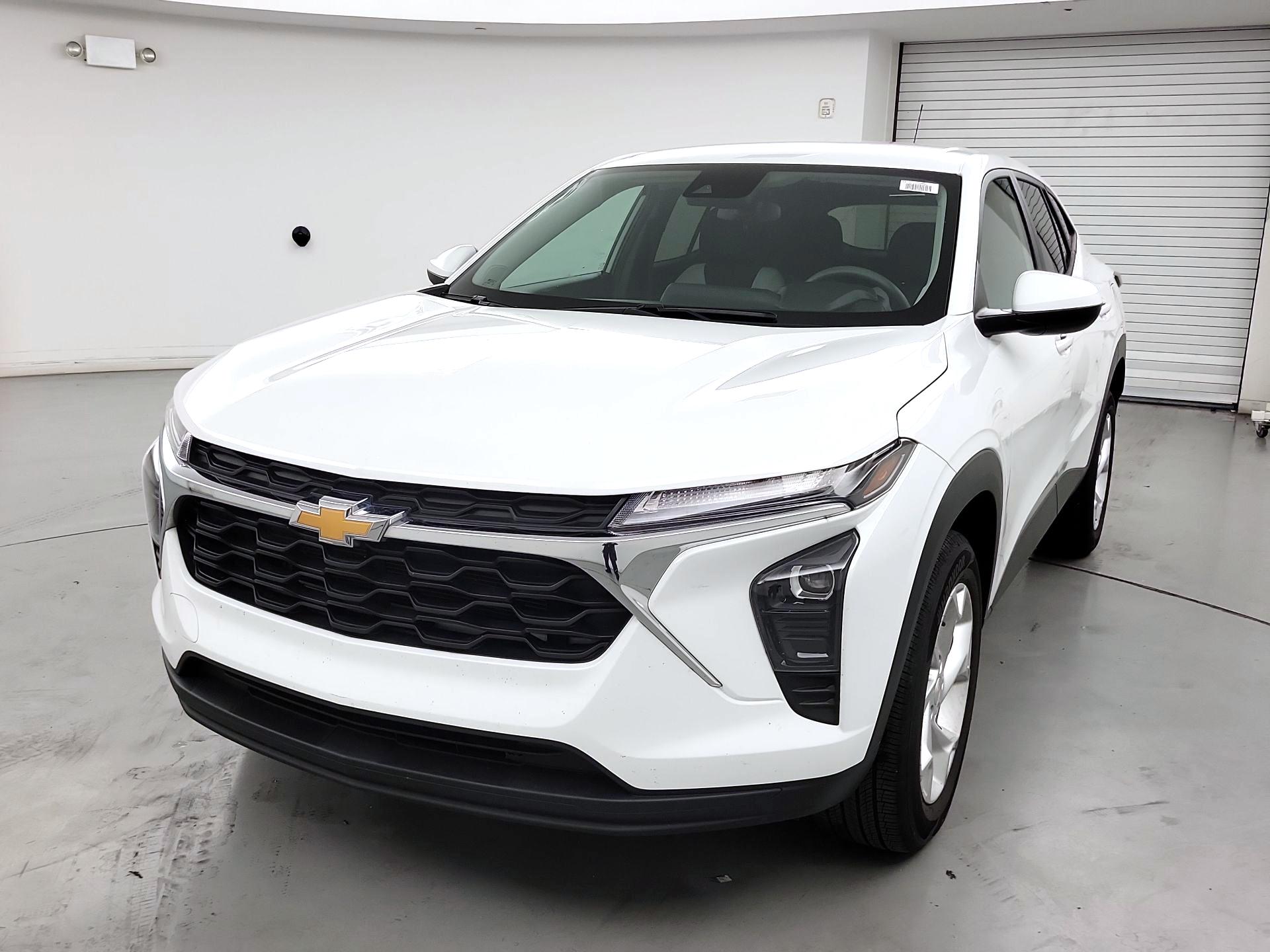 Thumbnail: 2024 Chevrolet Trax - 3