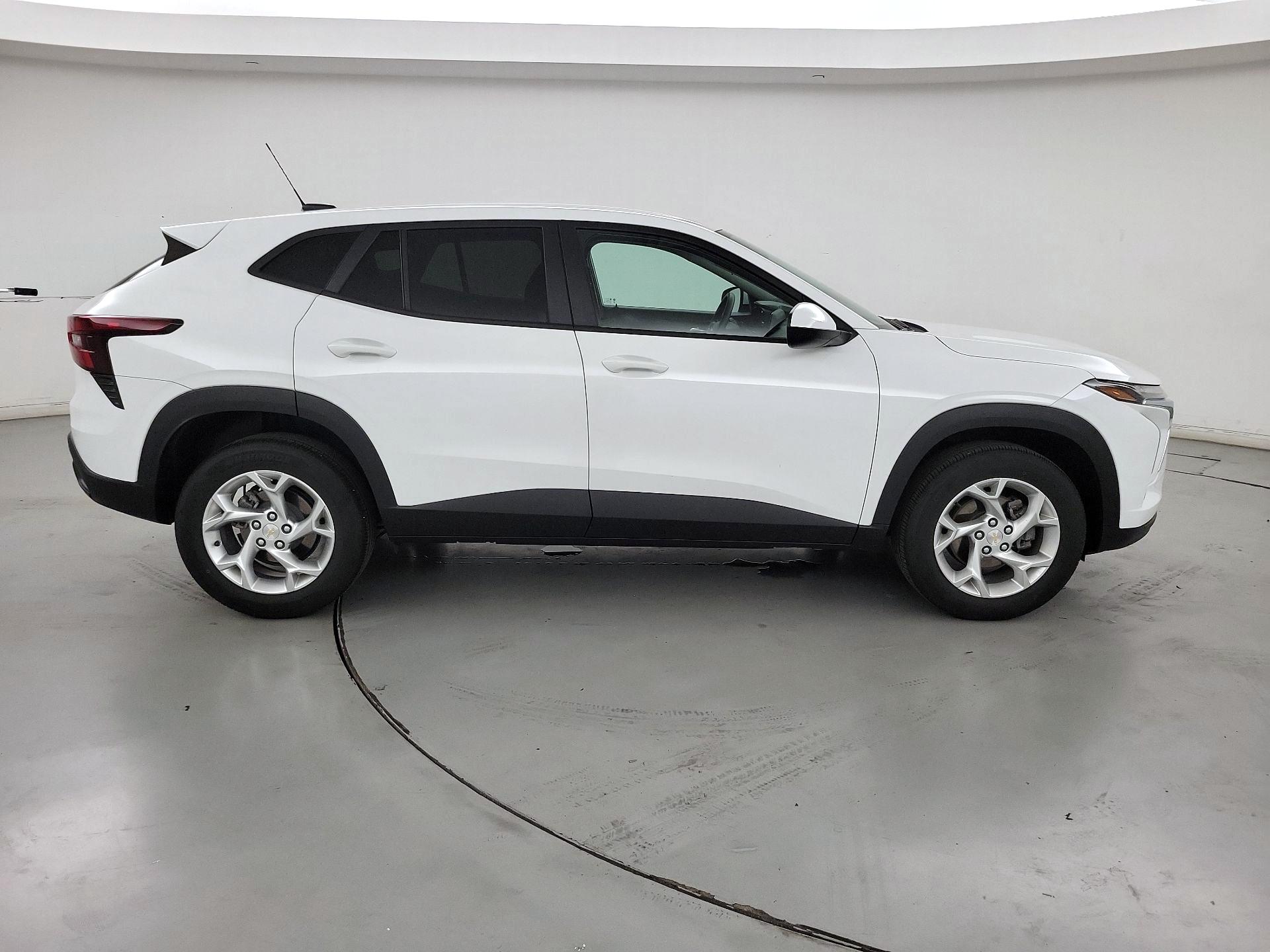 Thumbnail: 2024 Chevrolet Trax - 4
