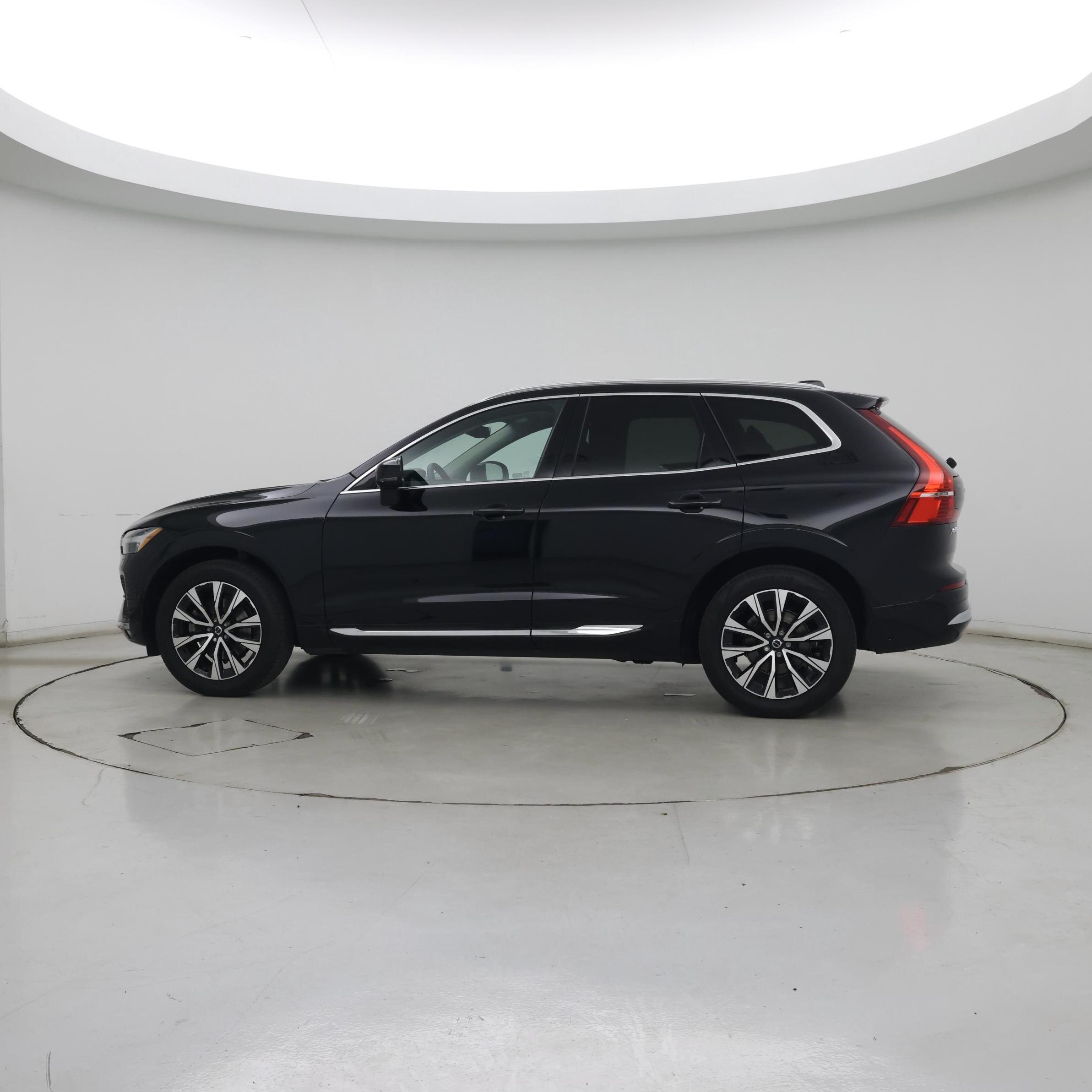 Thumbnail: 2023 Volvo XC60 - 3