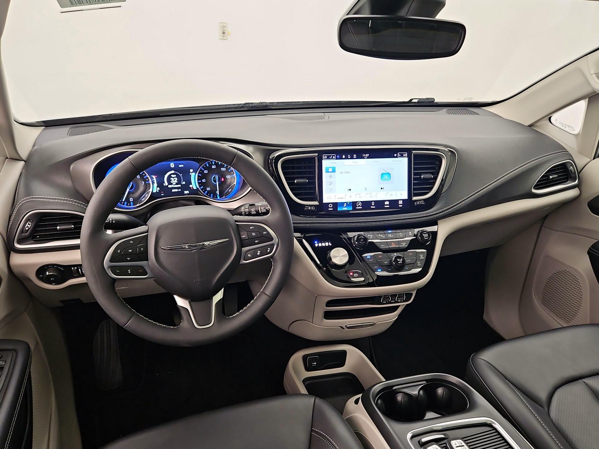Thumbnail: 2023 Chrysler Pacifica - 9