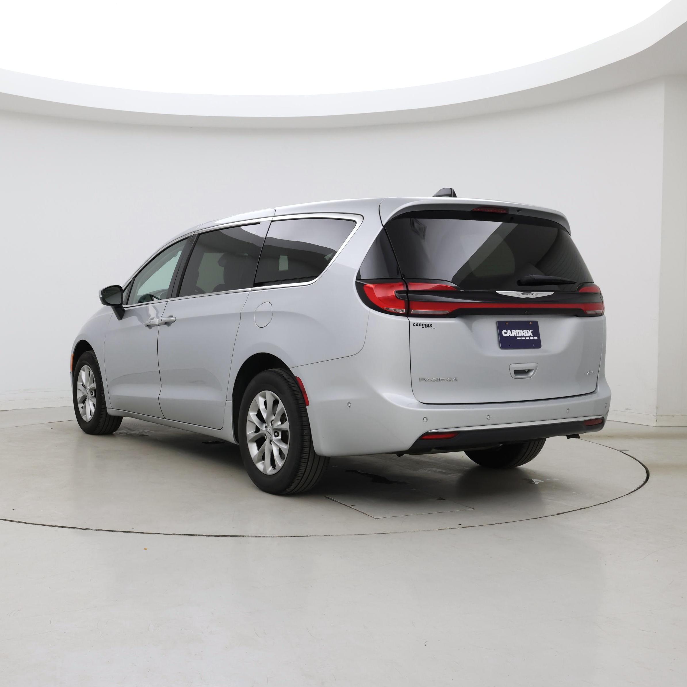 Thumbnail: 2023 Chrysler Pacifica - 2