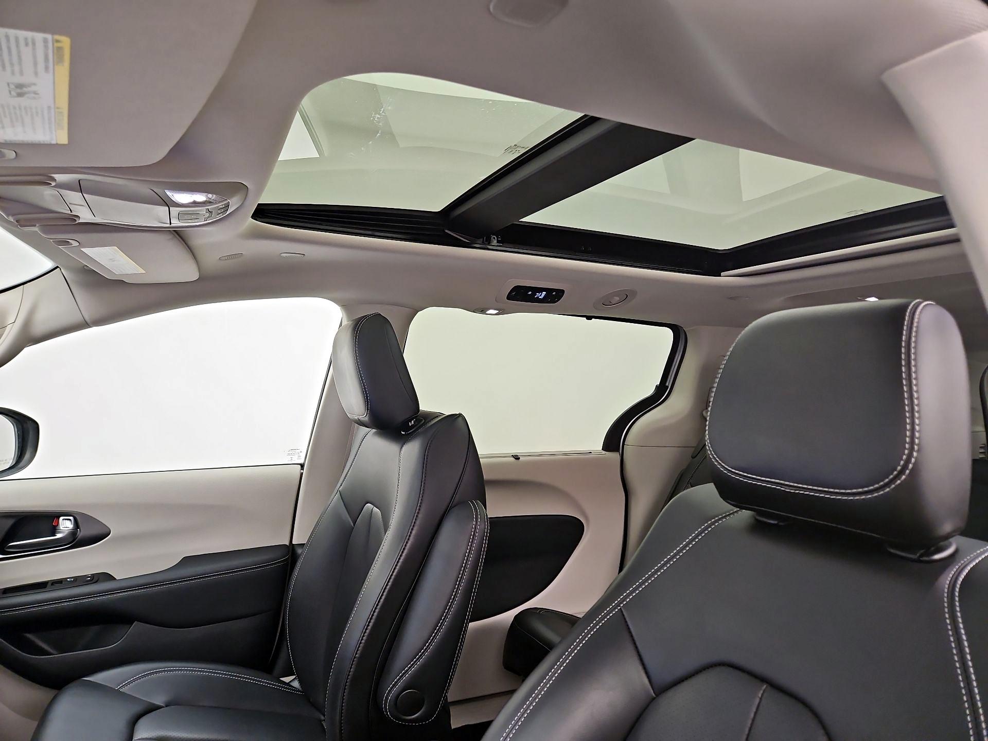 Thumbnail: 2023 Chrysler Pacifica - 19