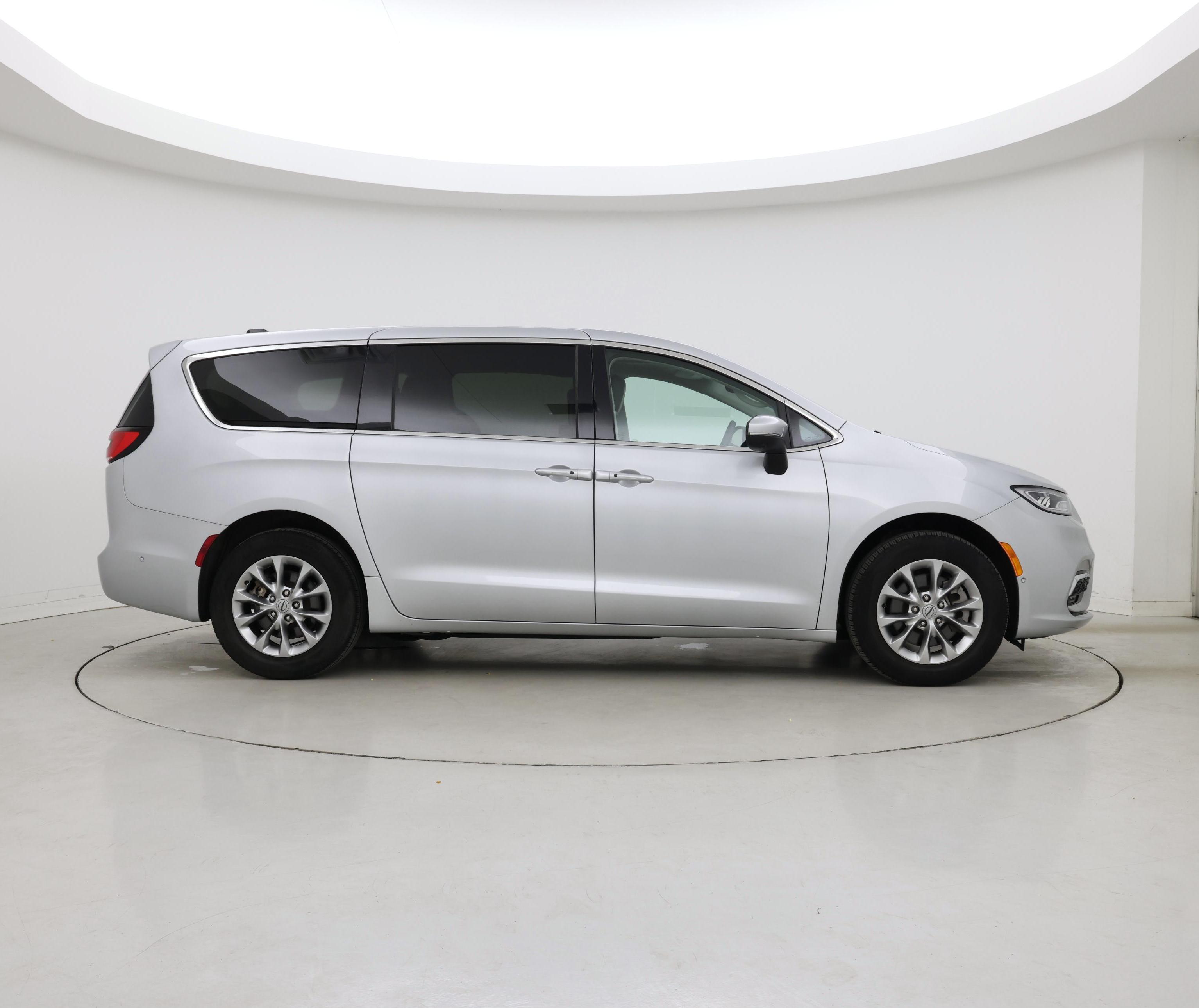 Thumbnail: 2023 Chrysler Pacifica - 7