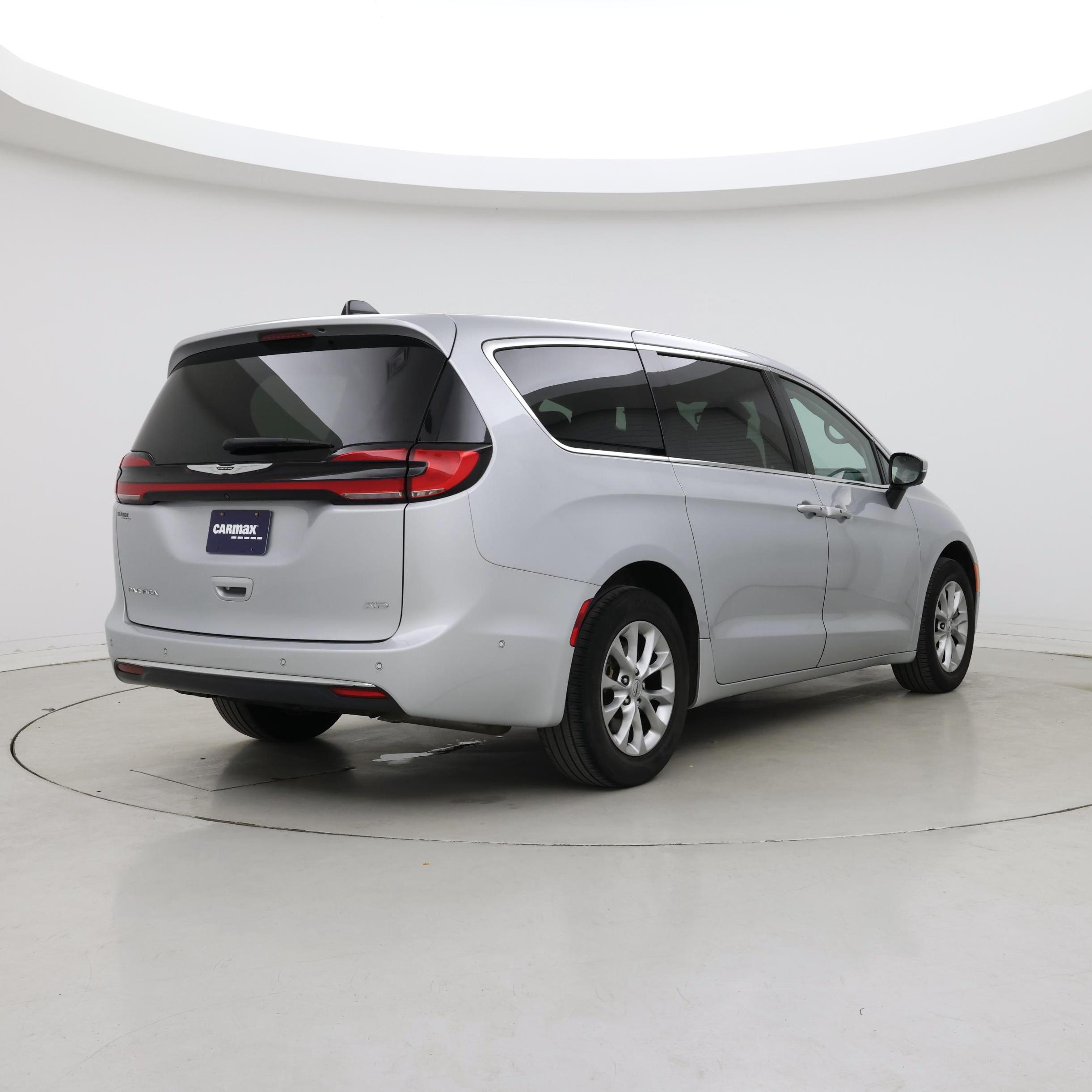 Thumbnail: 2023 Chrysler Pacifica - 8