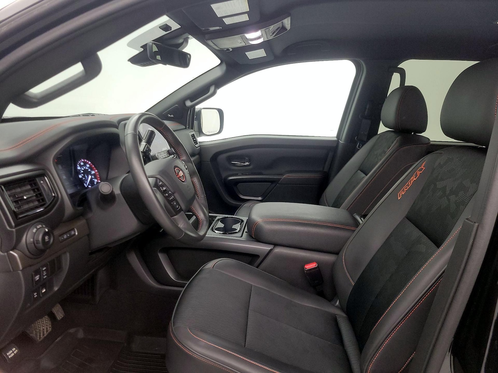 2024 Nissan Titan PRO-4X - Photo 12