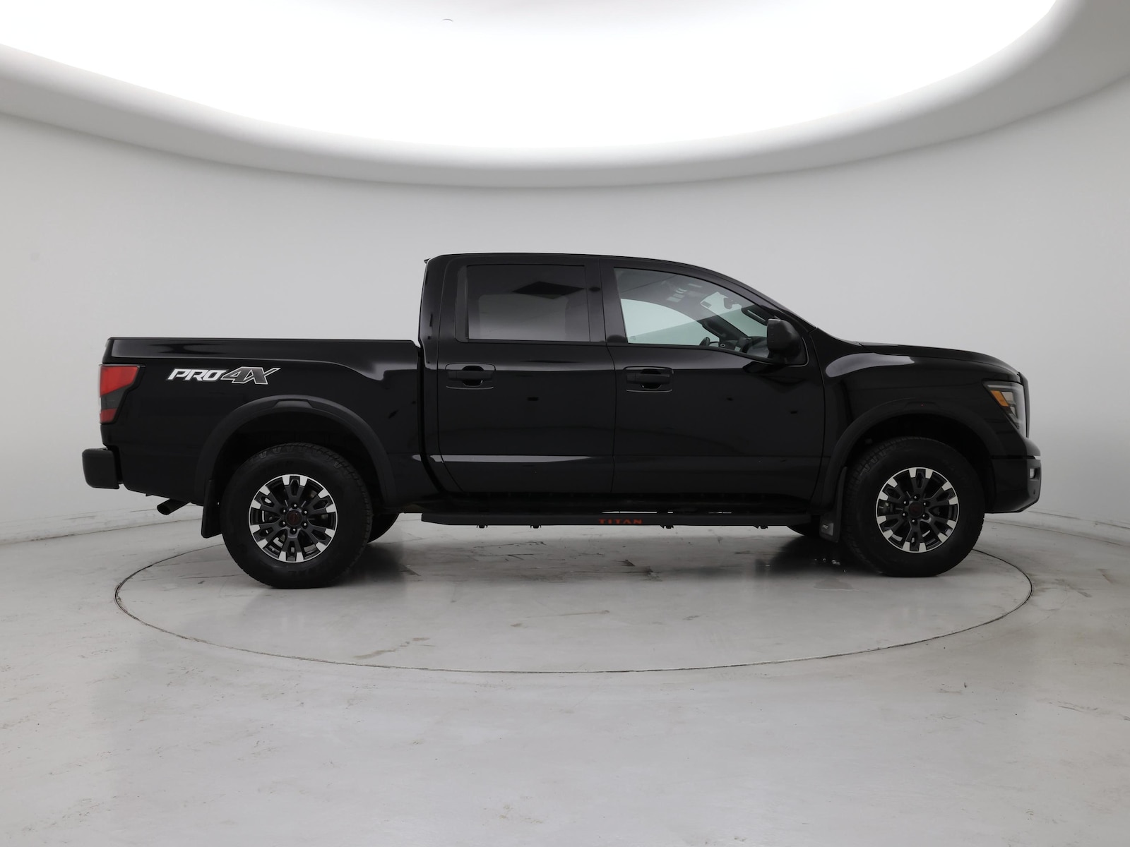 2024 Nissan Titan PRO-4X - Photo 8