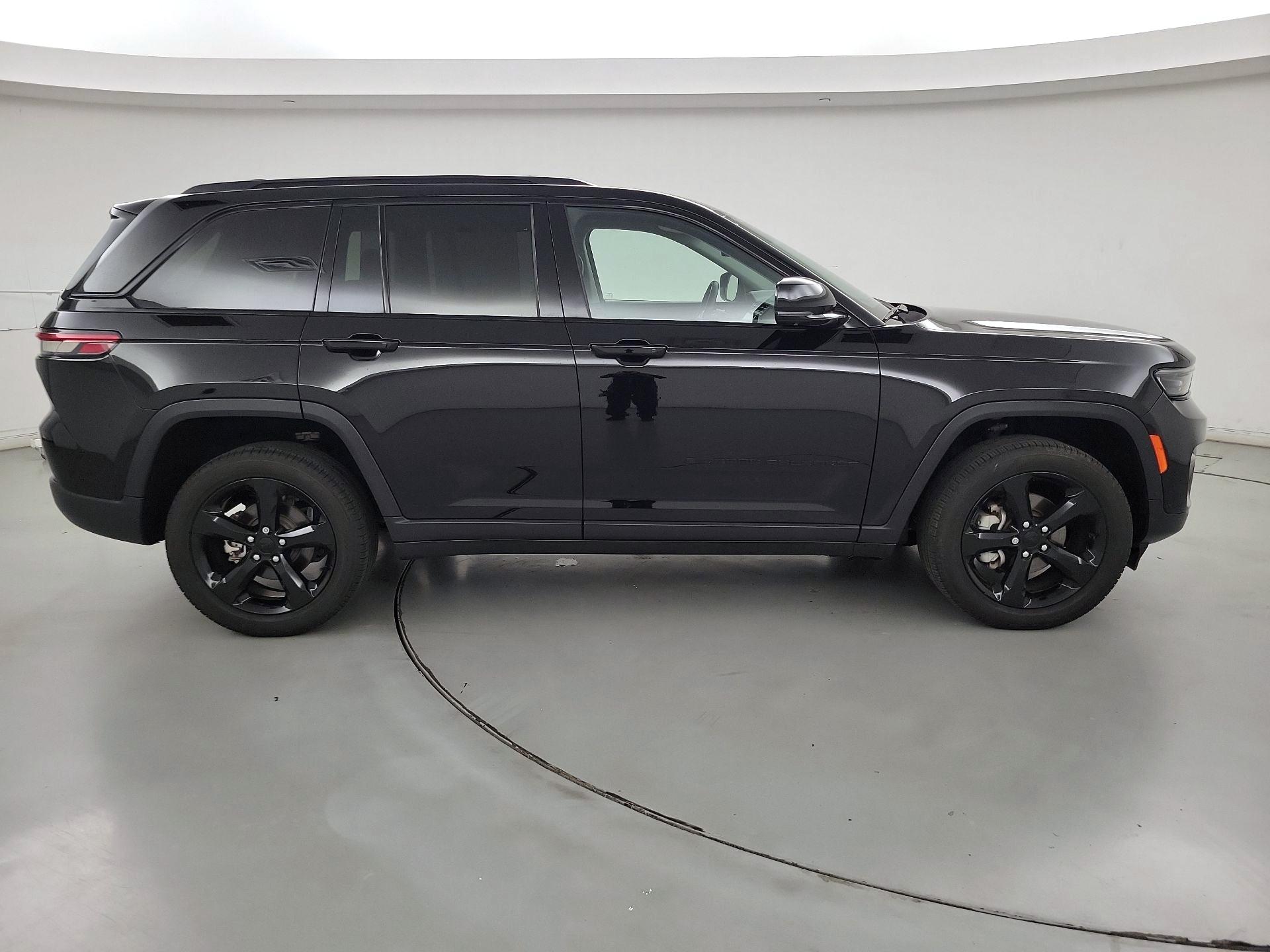 Thumbnail: 2023 Jeep Grand Cherokee - 4