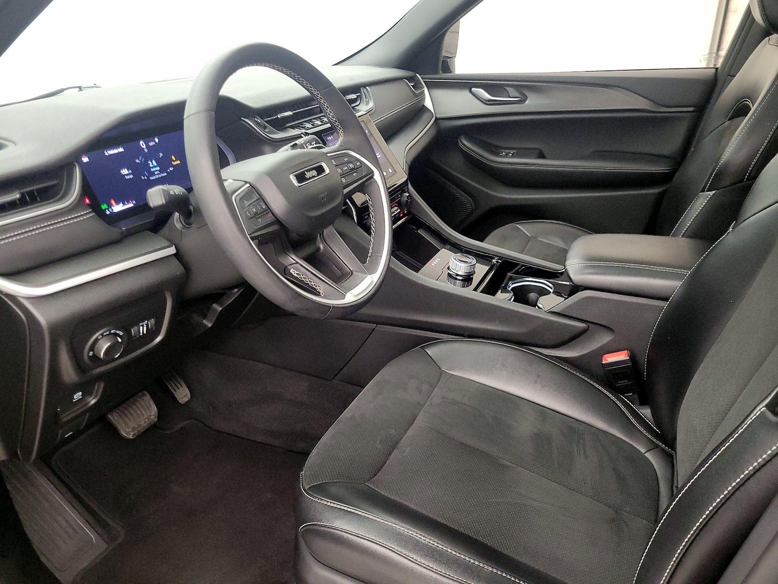 2023 Jeep Grand Cherokee Altitude - Photo 12