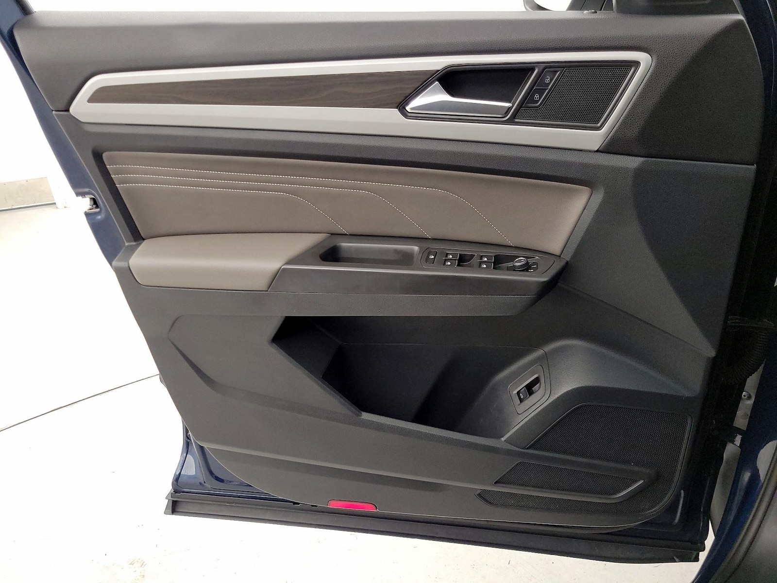 2022 Volkswagen Atlas SE w/Tech - Photo 13