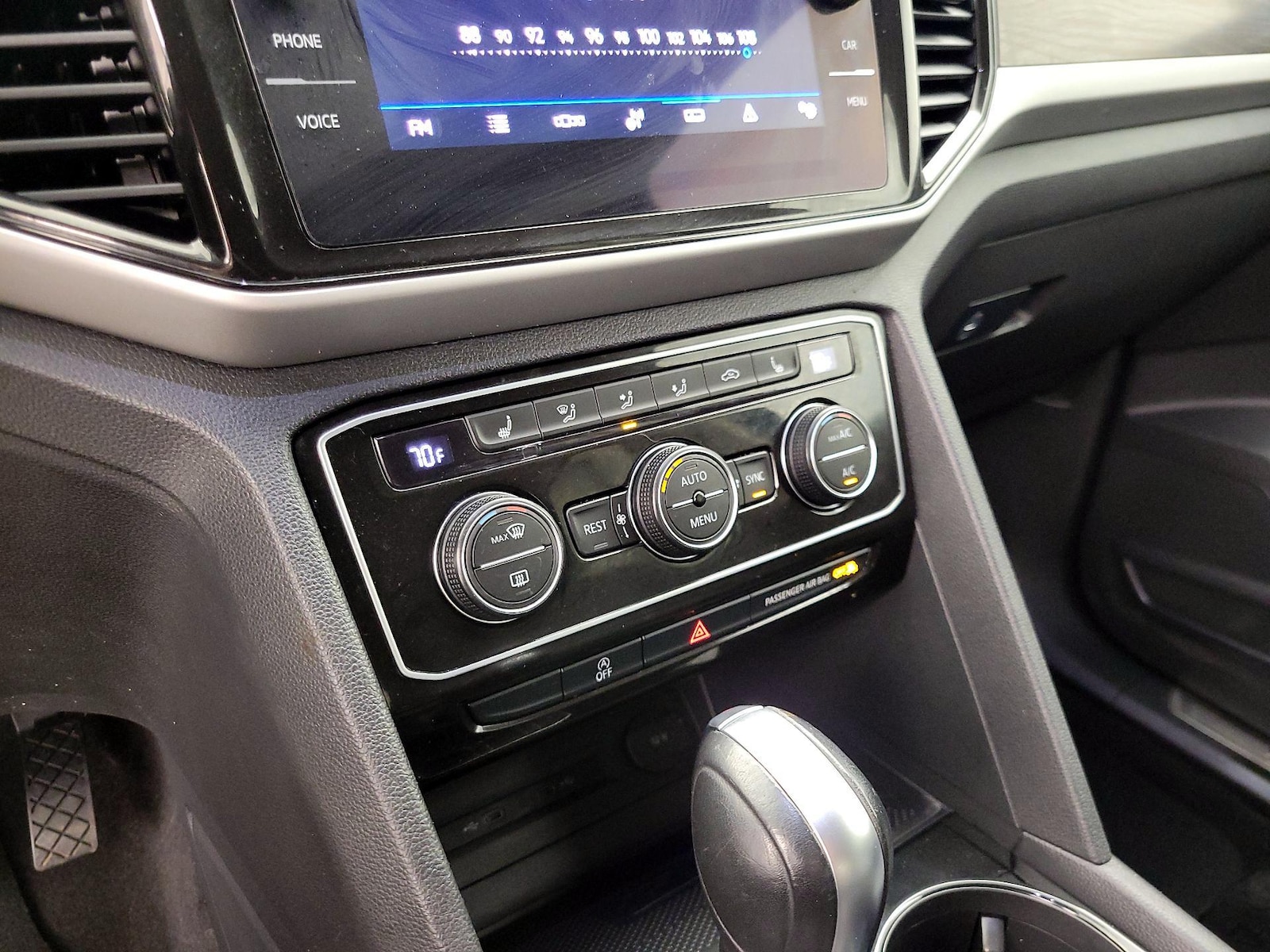 2022 Volkswagen Atlas SE w/Tech - Photo 17