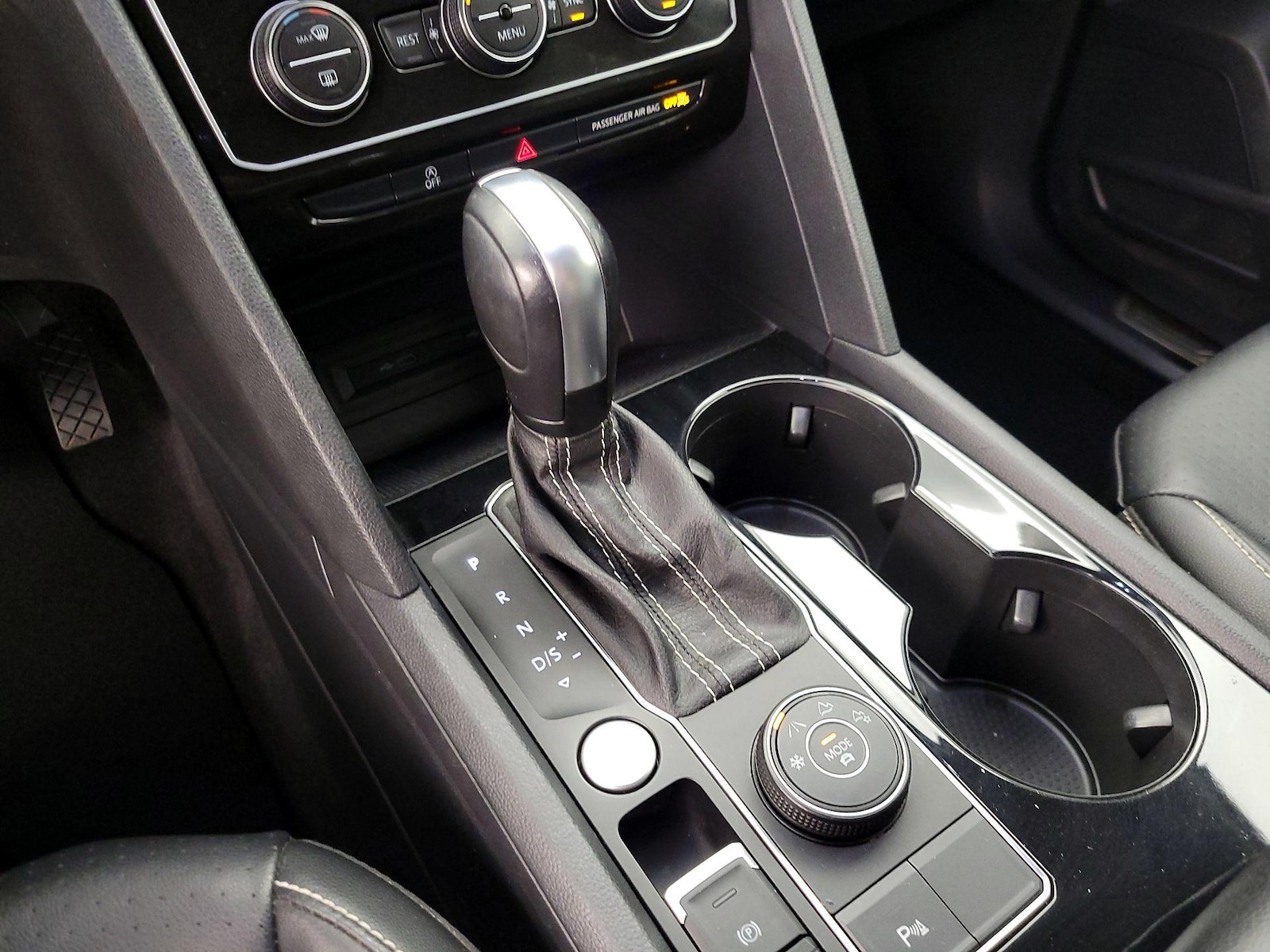 2022 Volkswagen Atlas SE w/Tech - Photo 18
