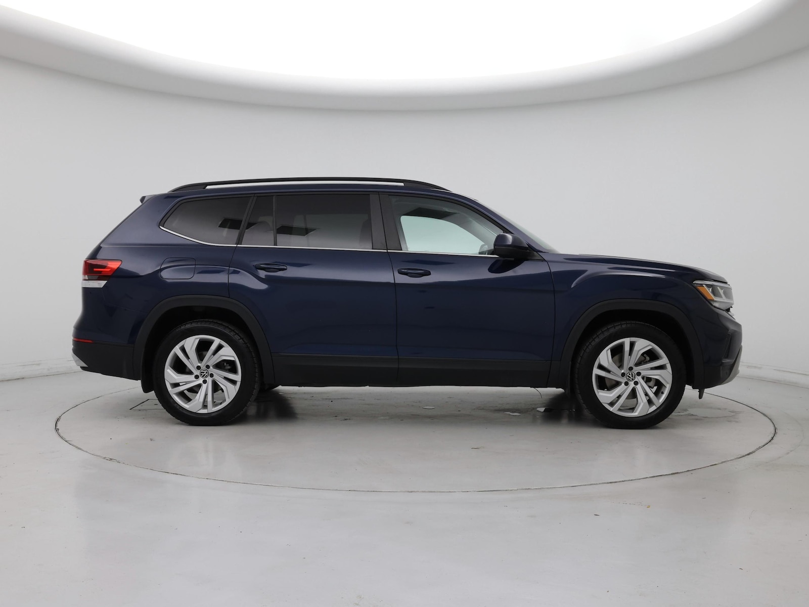2022 Volkswagen Atlas SE w/Tech - Photo 8