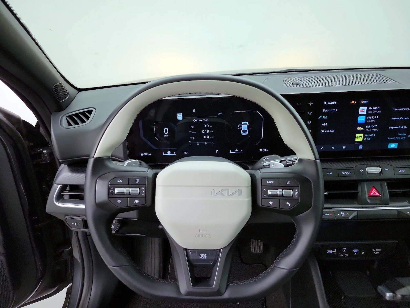 2025 Kia K4 GT-Line - Photo 12