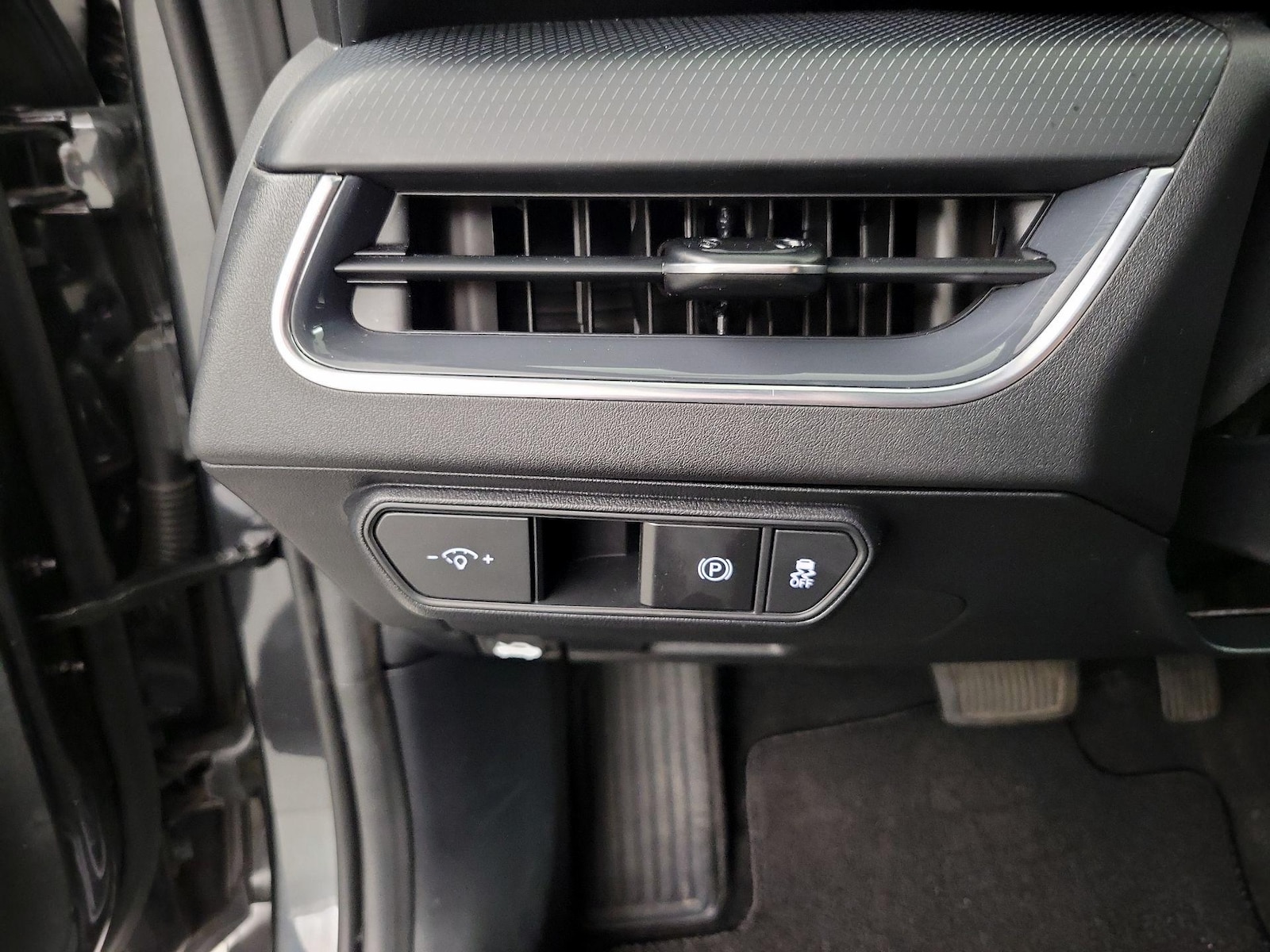 2025 Kia K4 GT-Line - Photo 15