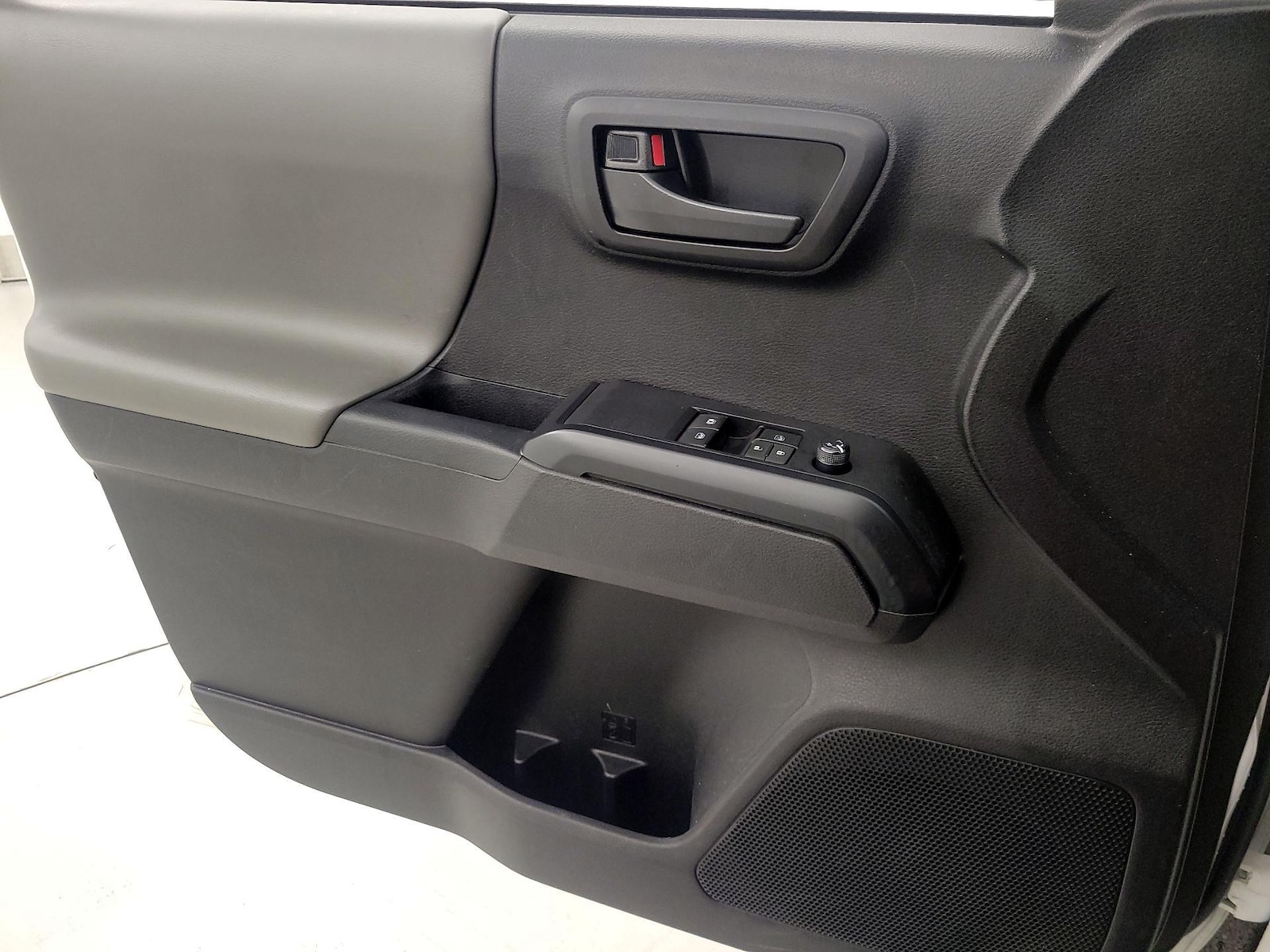 2022 Toyota Tacoma SR - Photo 13