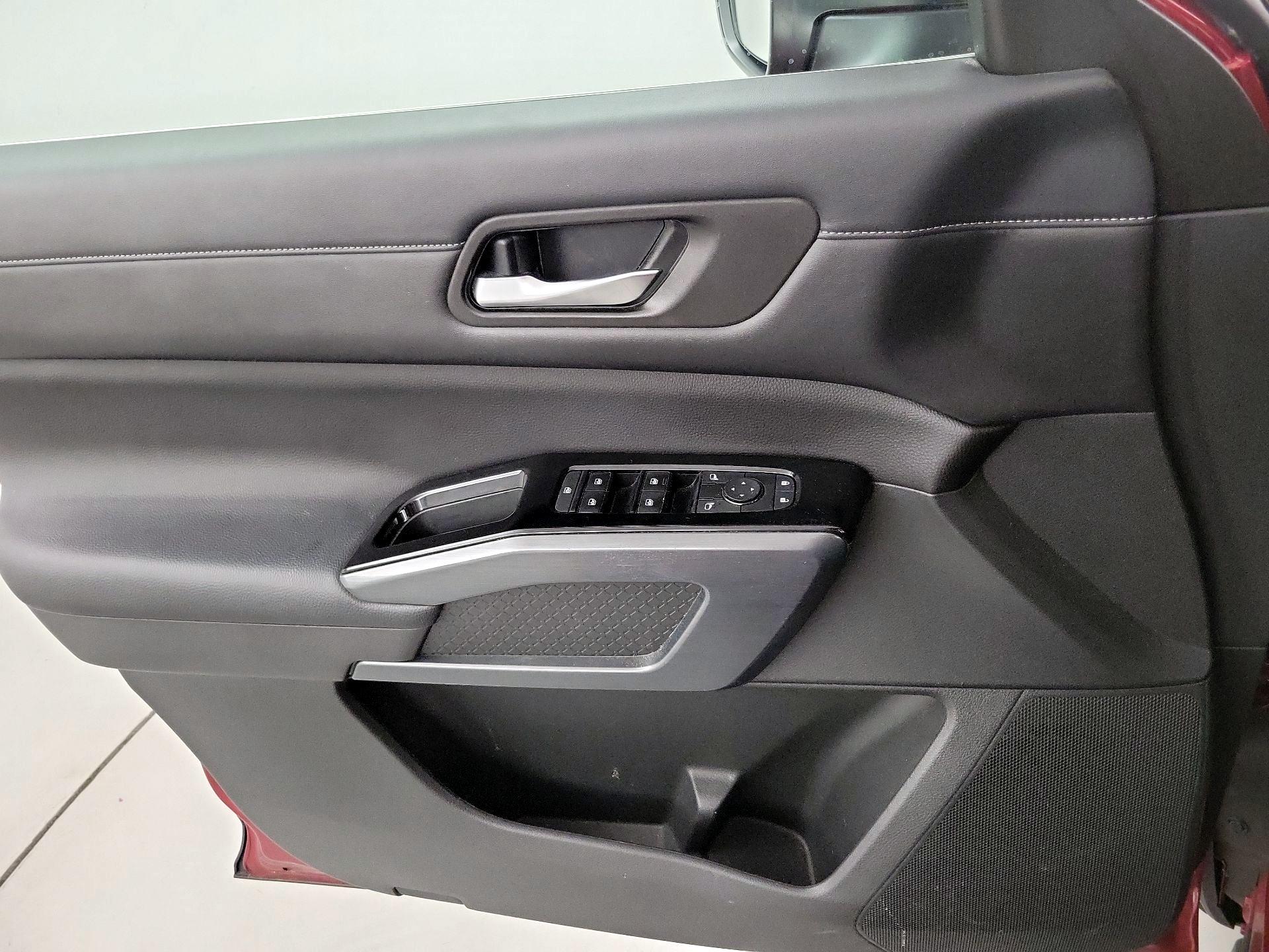 Thumbnail: 2023 Nissan Pathfinder - 10