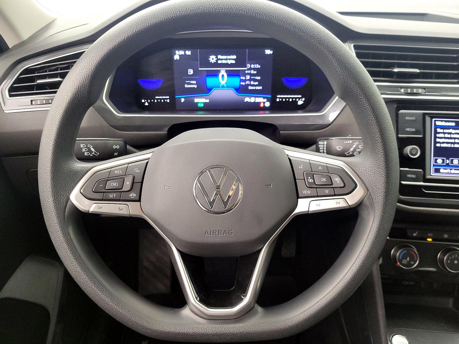 Thumbnail: 2022 Volkswagen Tiguan - 10
