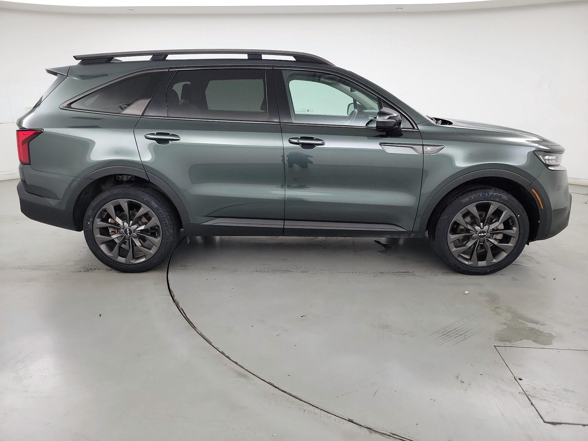 Thumbnail: 2023 Kia Sorento - 4
