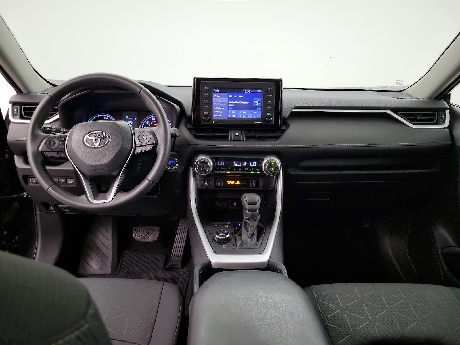 2021 Toyota RAV4 XLE - Photo 10