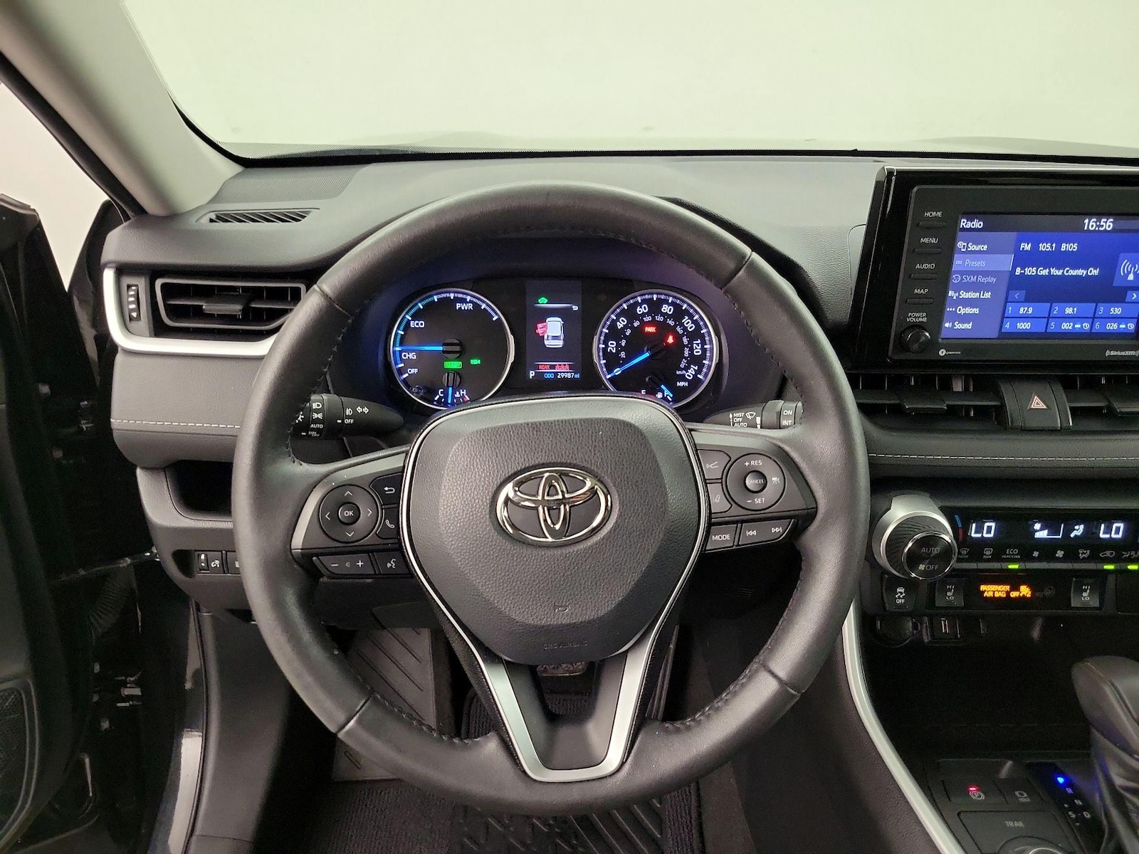 2021 Toyota RAV4 XLE - Photo 11