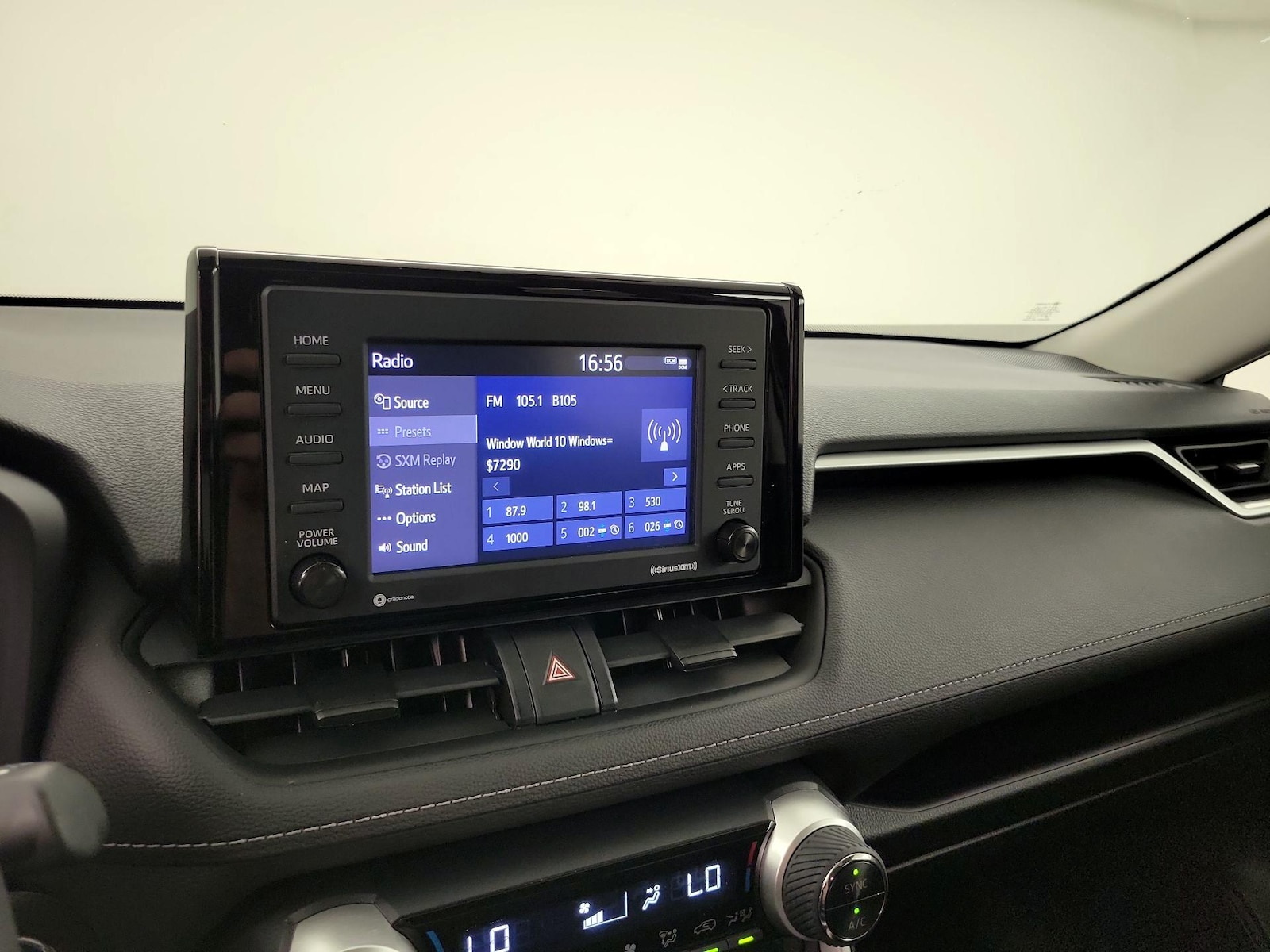 2021 Toyota RAV4 XLE - Photo 16