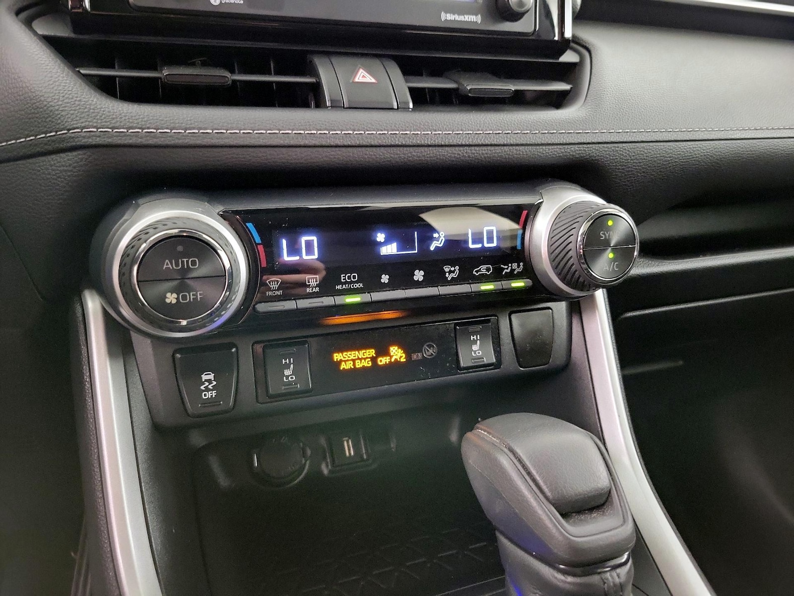2021 Toyota RAV4 XLE - Photo 17