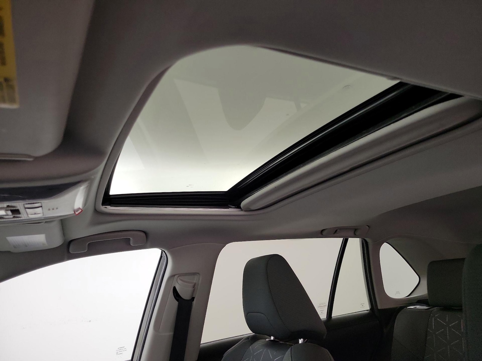 2021 Toyota RAV4 XLE - Photo 20
