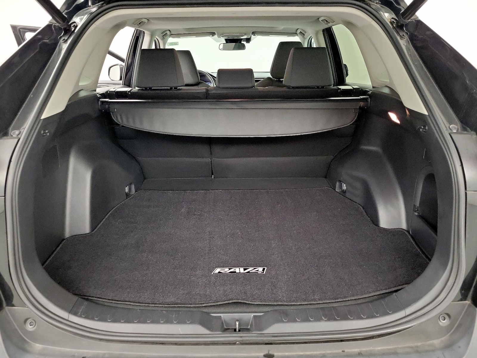 2021 Toyota RAV4 XLE - Photo 22
