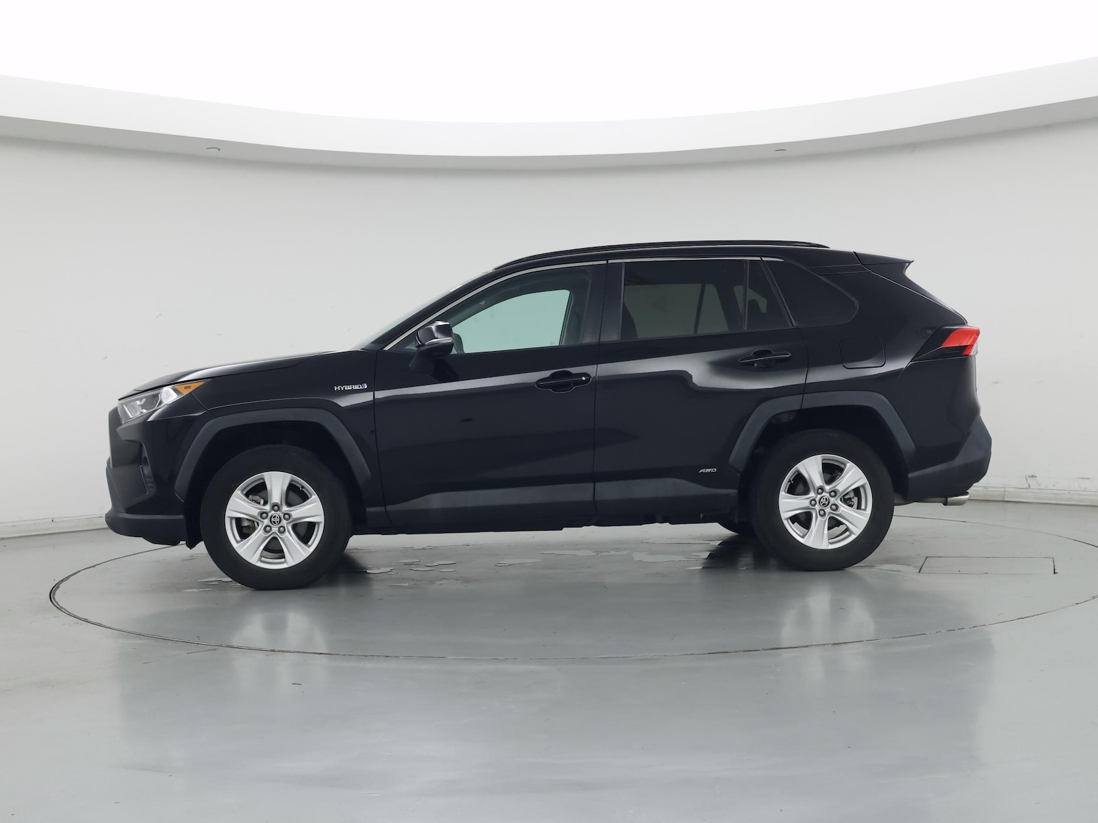 2021 Toyota RAV4 XLE - Photo 4