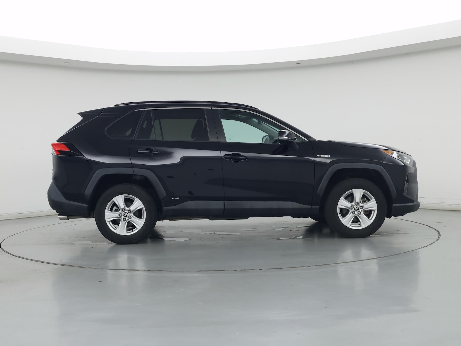 2021 Toyota RAV4 XLE - Photo 8