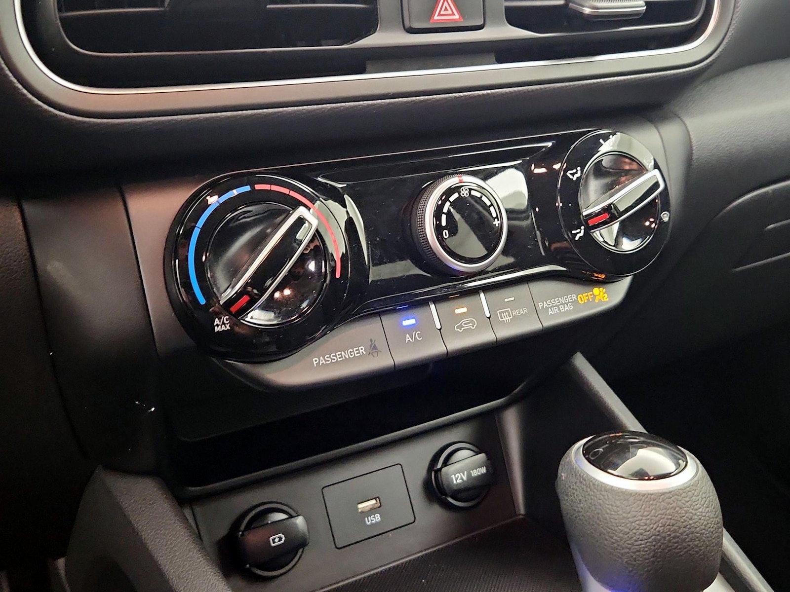 2022 Hyundai Kona SEL - Photo 17