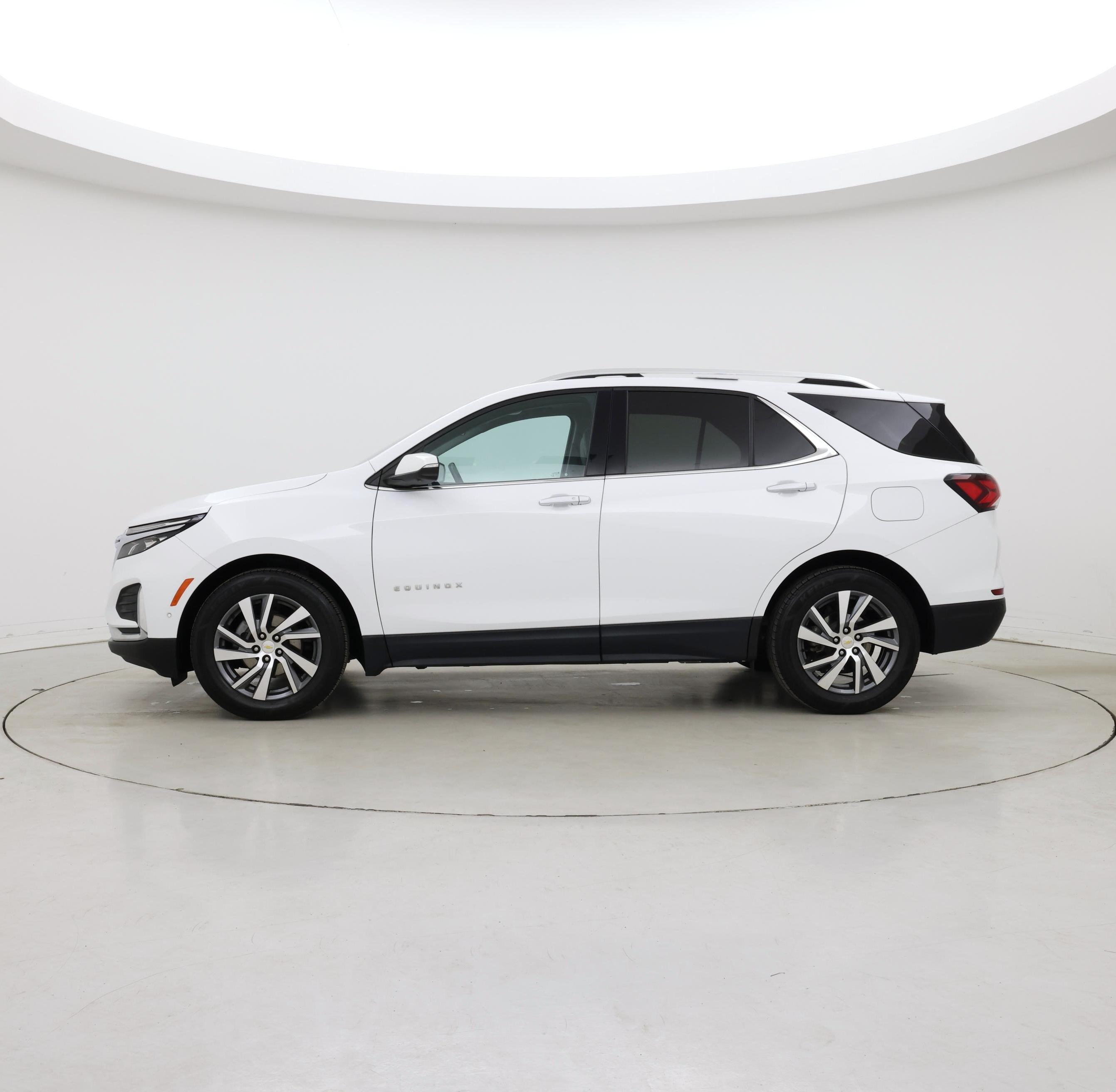 Thumbnail: 2022 Chevrolet Equinox - 3