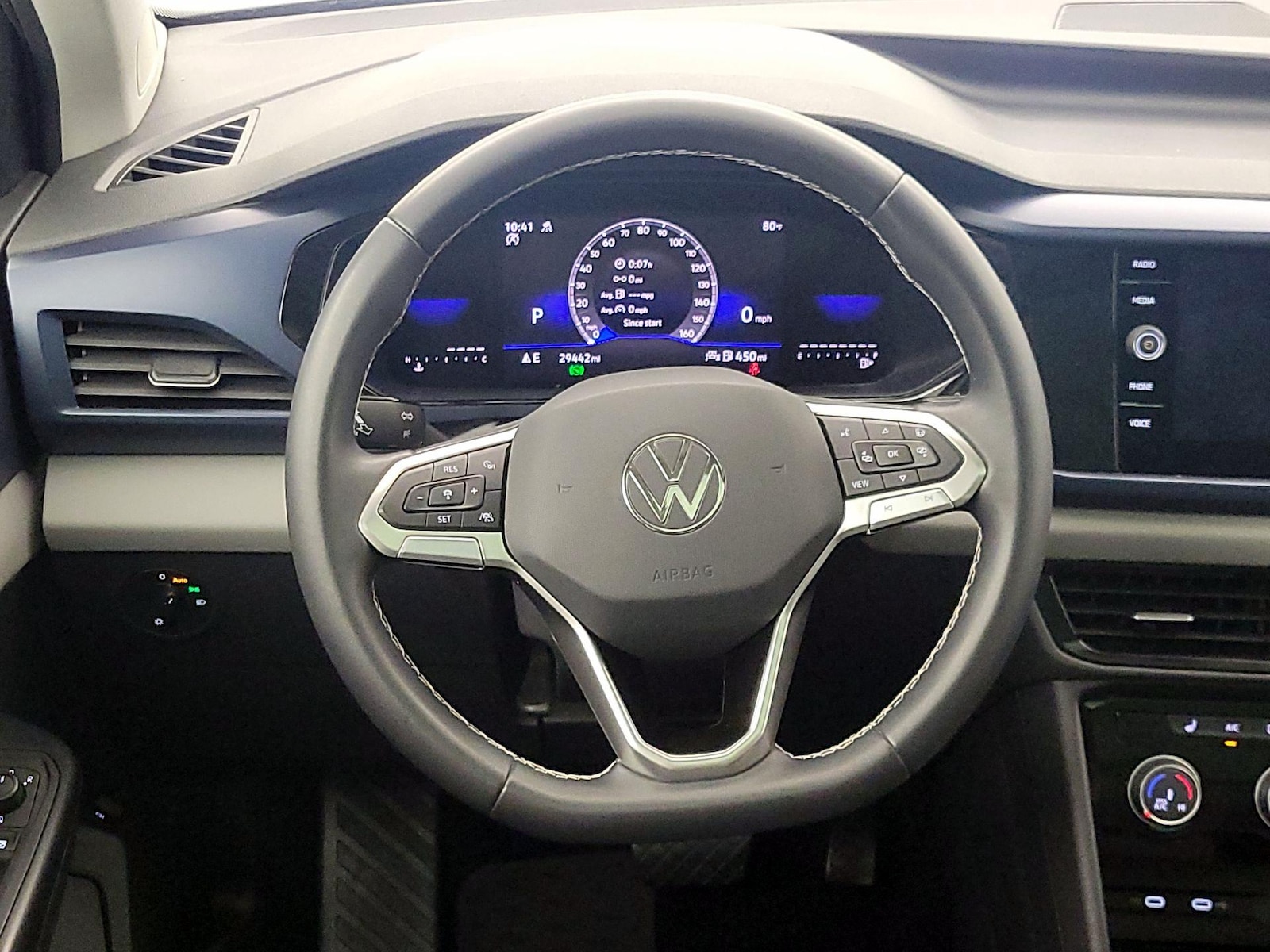 2023 Volkswagen Taos SE - Photo 11