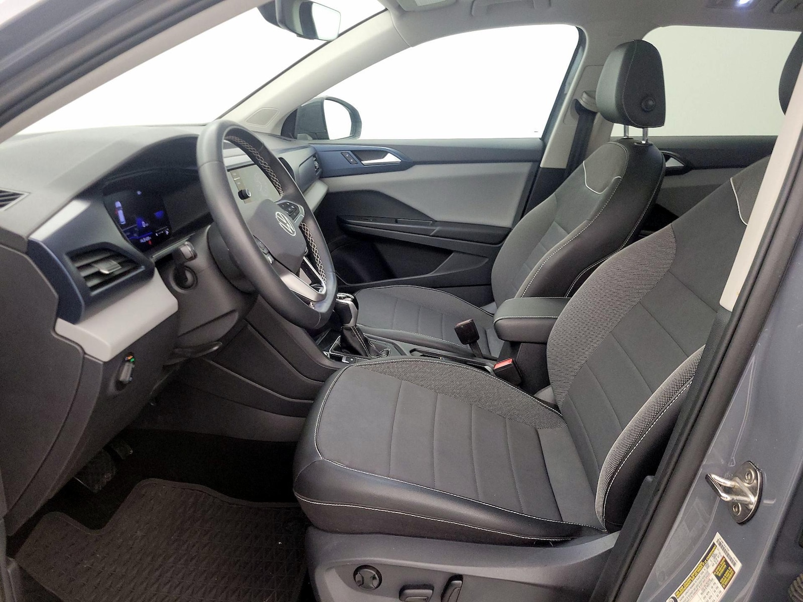 2023 Volkswagen Taos SE - Photo 12