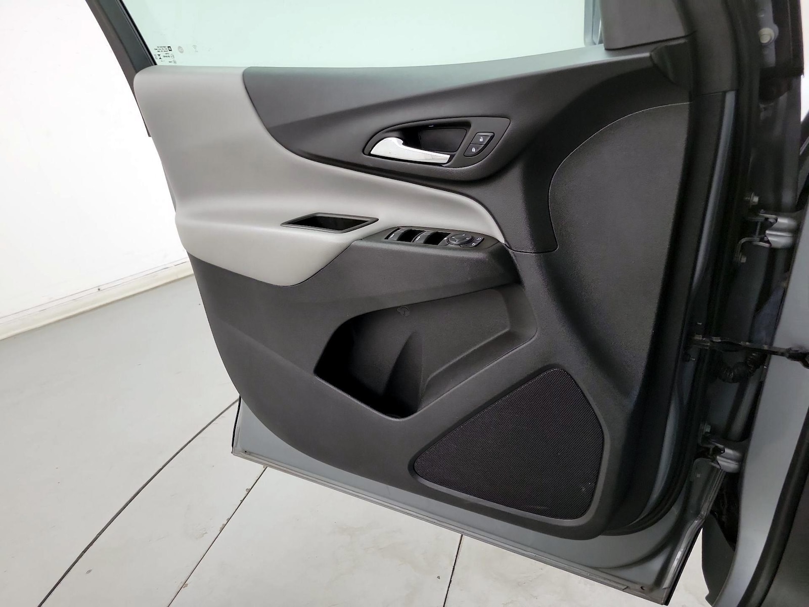 2023 Chevrolet Equinox LS - Photo 11