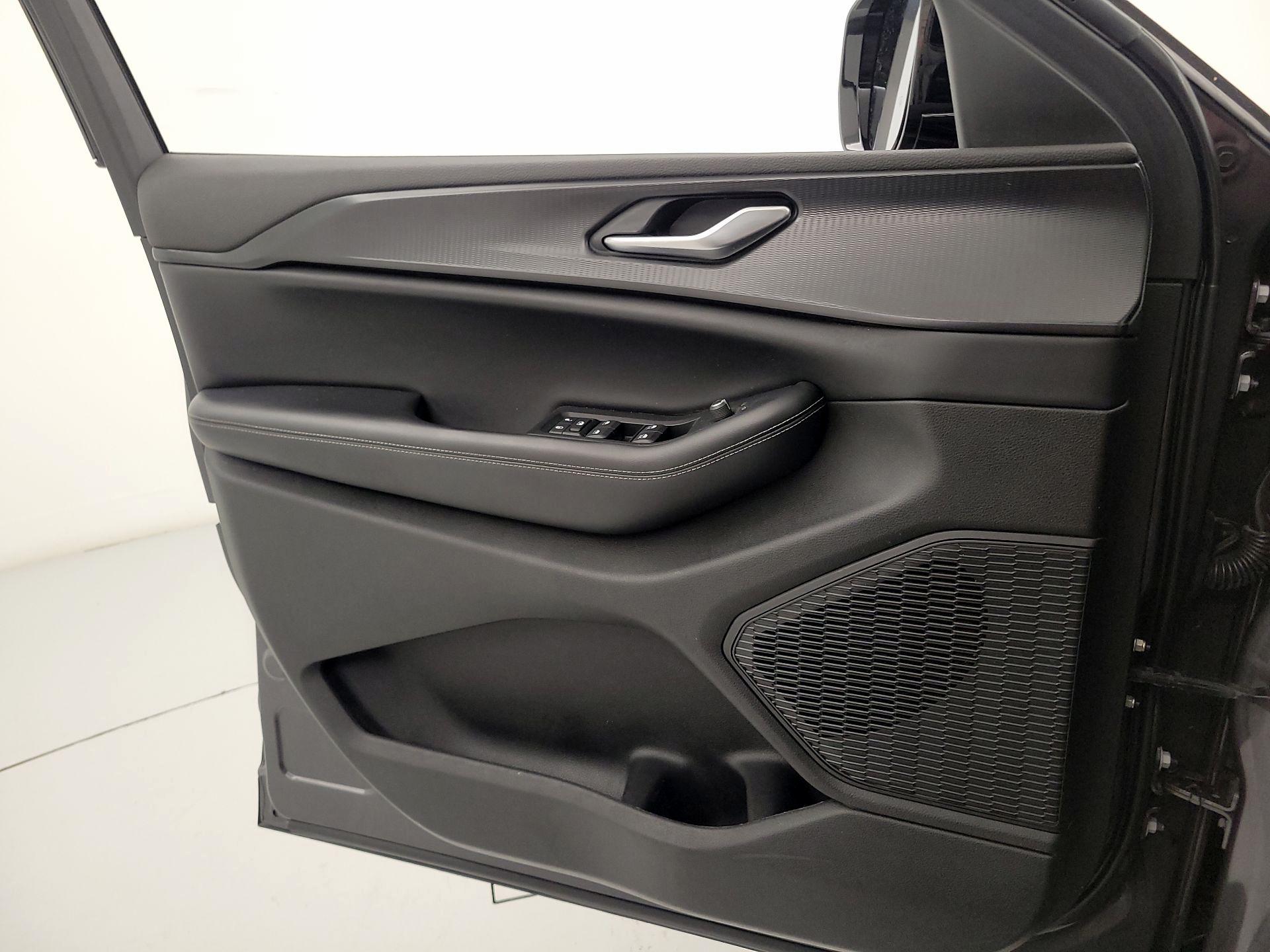 Thumbnail: 2023 Jeep Grand Cherokee - 12
