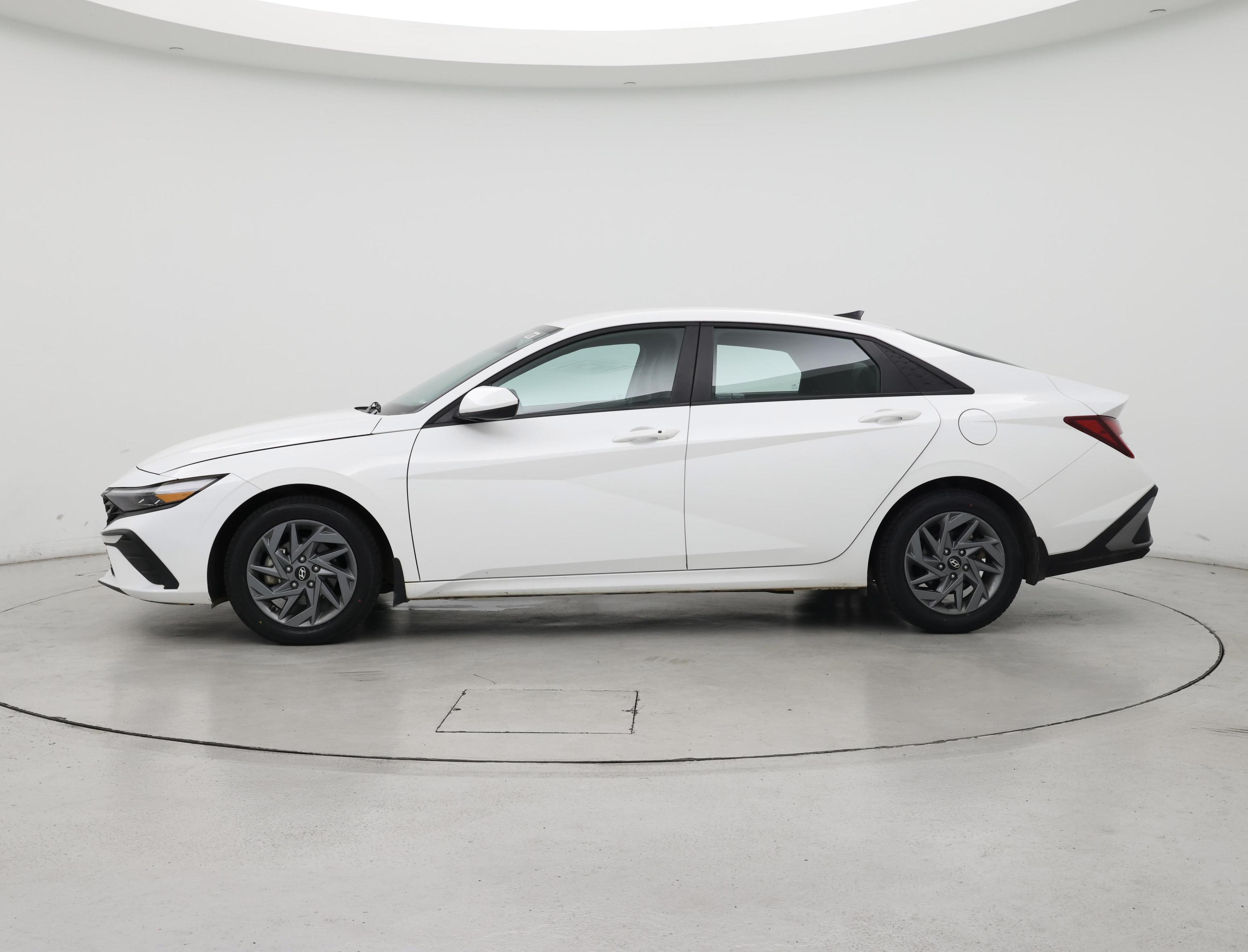 Thumbnail: 2024 Hyundai Elantra - 3