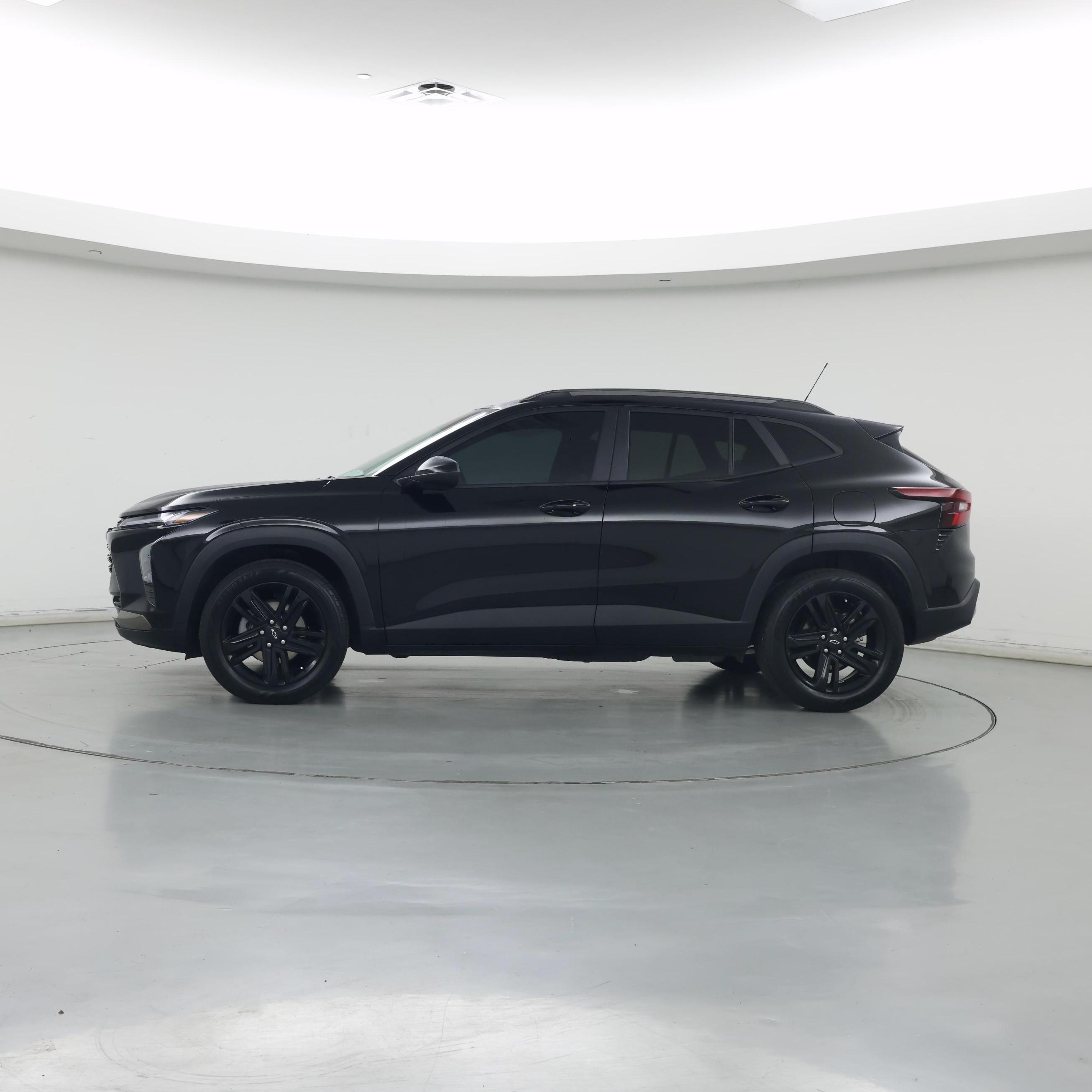 Thumbnail: 2025 Chevrolet Trax - 3
