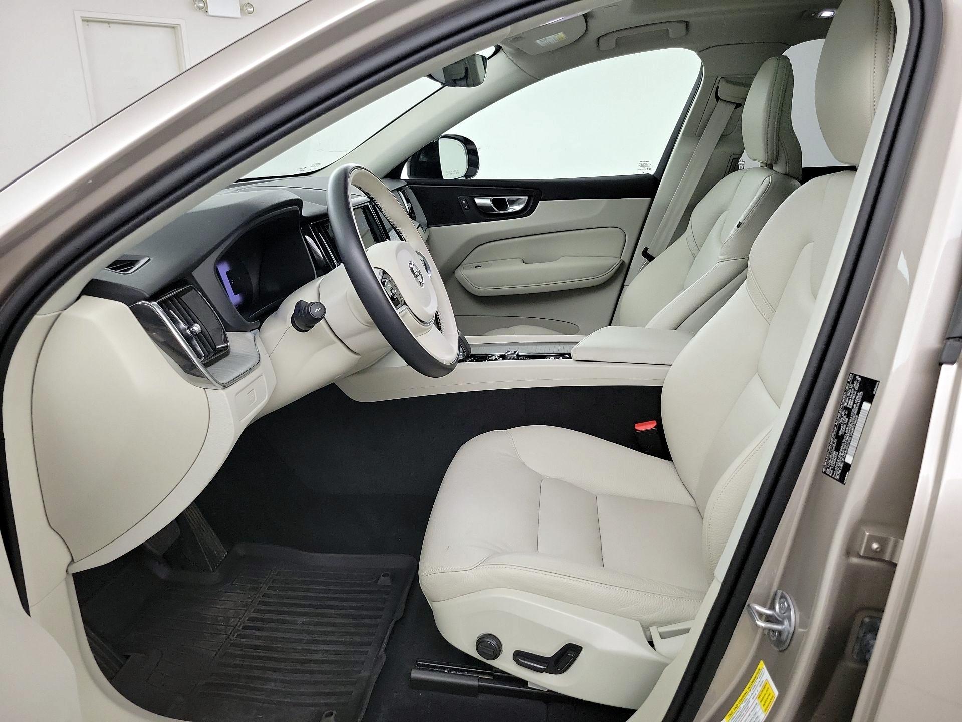 Thumbnail: 2025 Volvo XC60 - 9