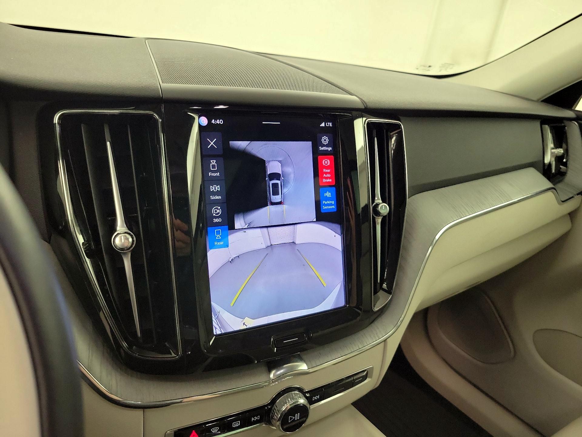 Thumbnail: 2025 Volvo XC60 - 12