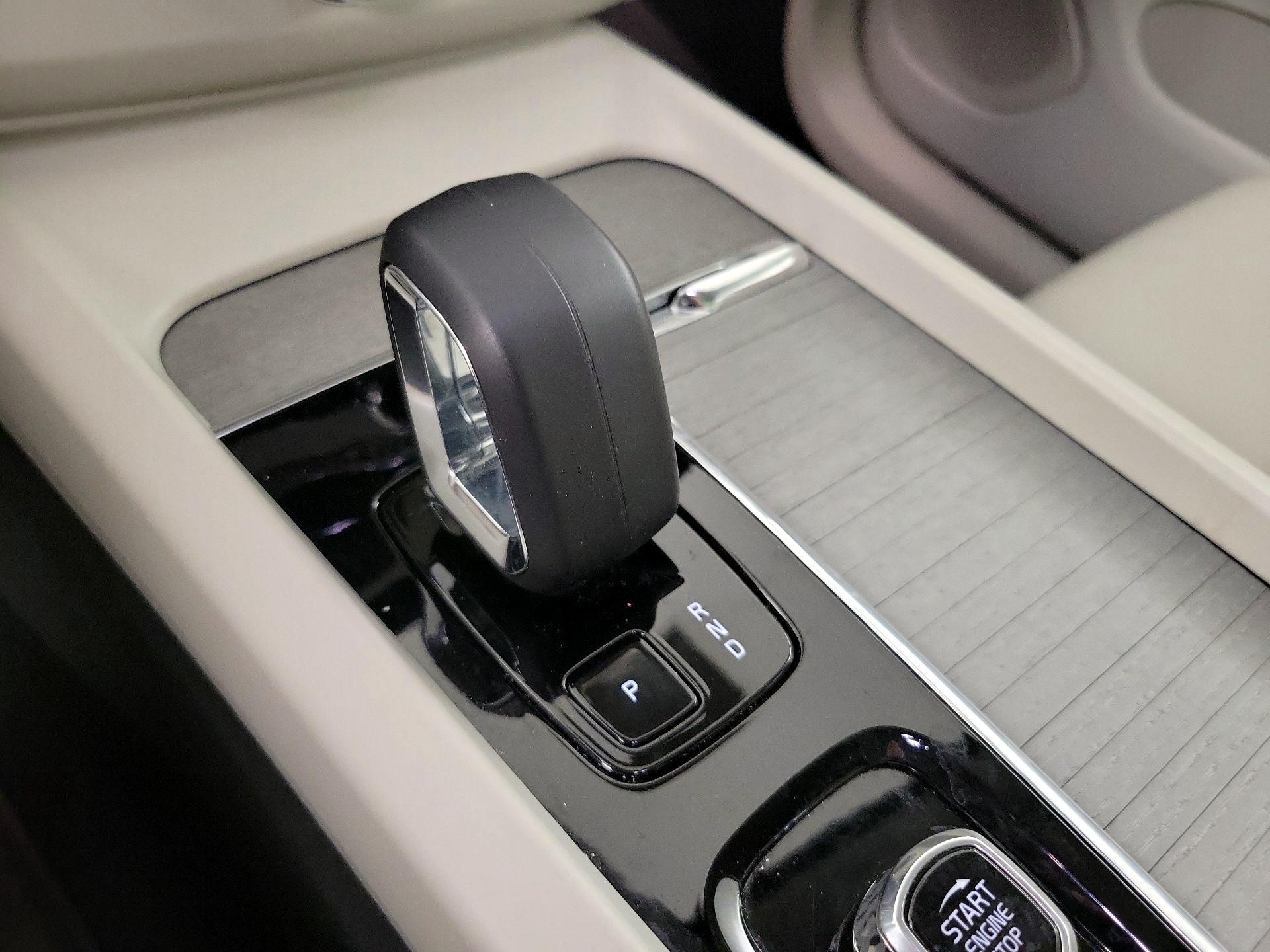 Thumbnail: 2025 Volvo XC60 - 15