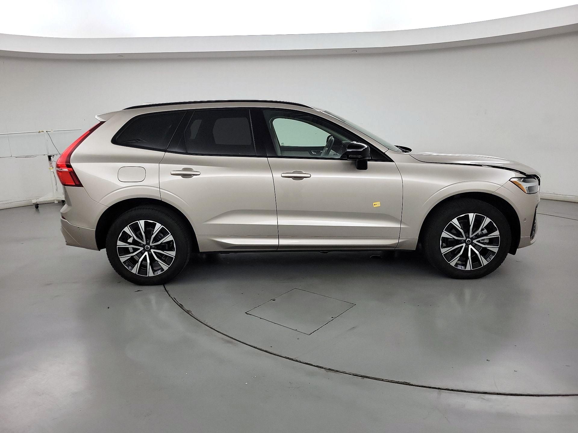 Thumbnail: 2025 Volvo XC60 - 4