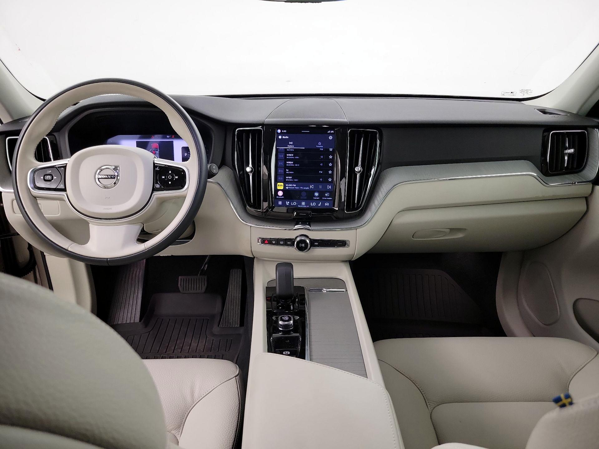Thumbnail: 2025 Volvo XC60 - 8