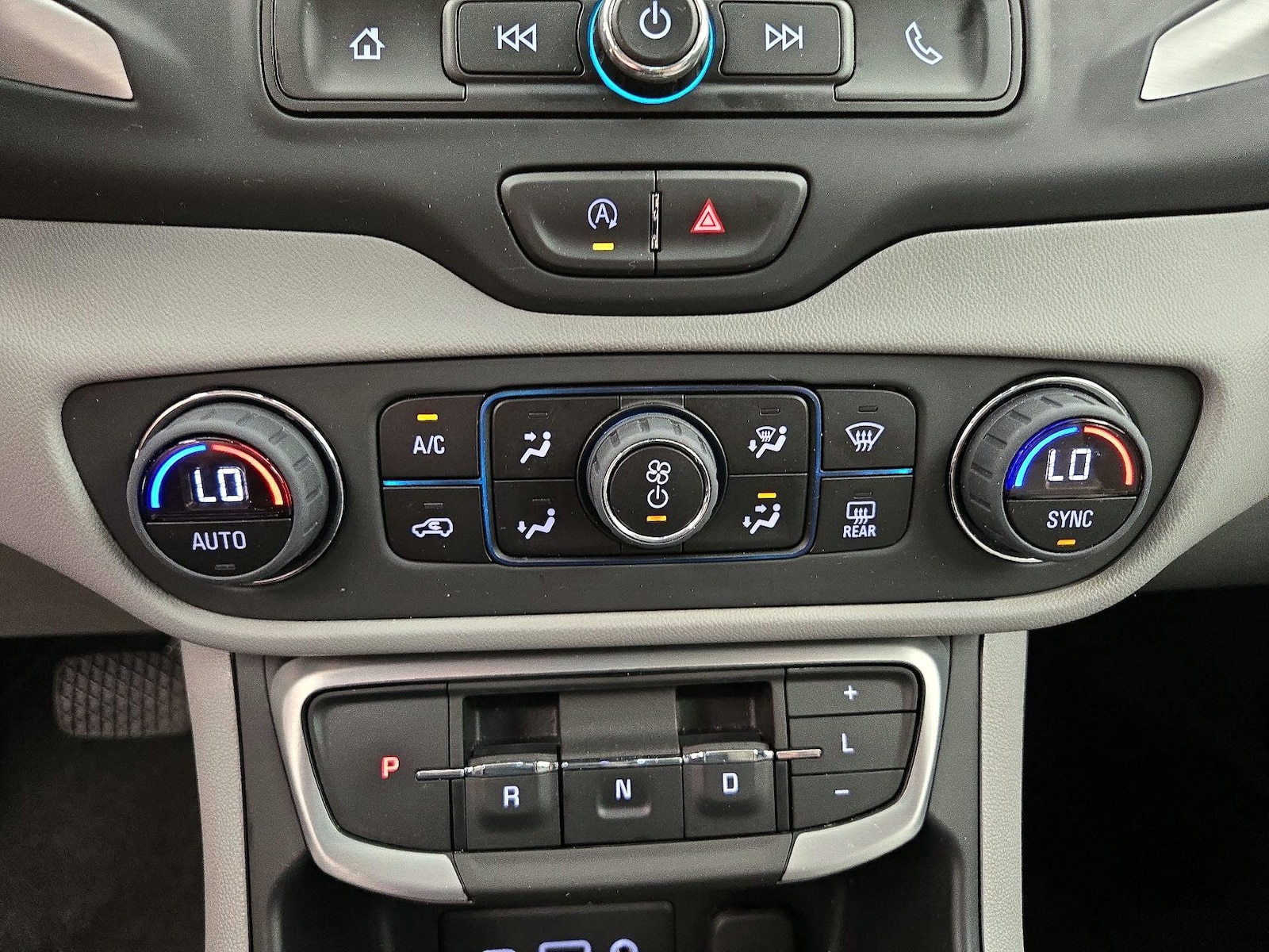 2023 GMC Terrain SLE - Photo 17