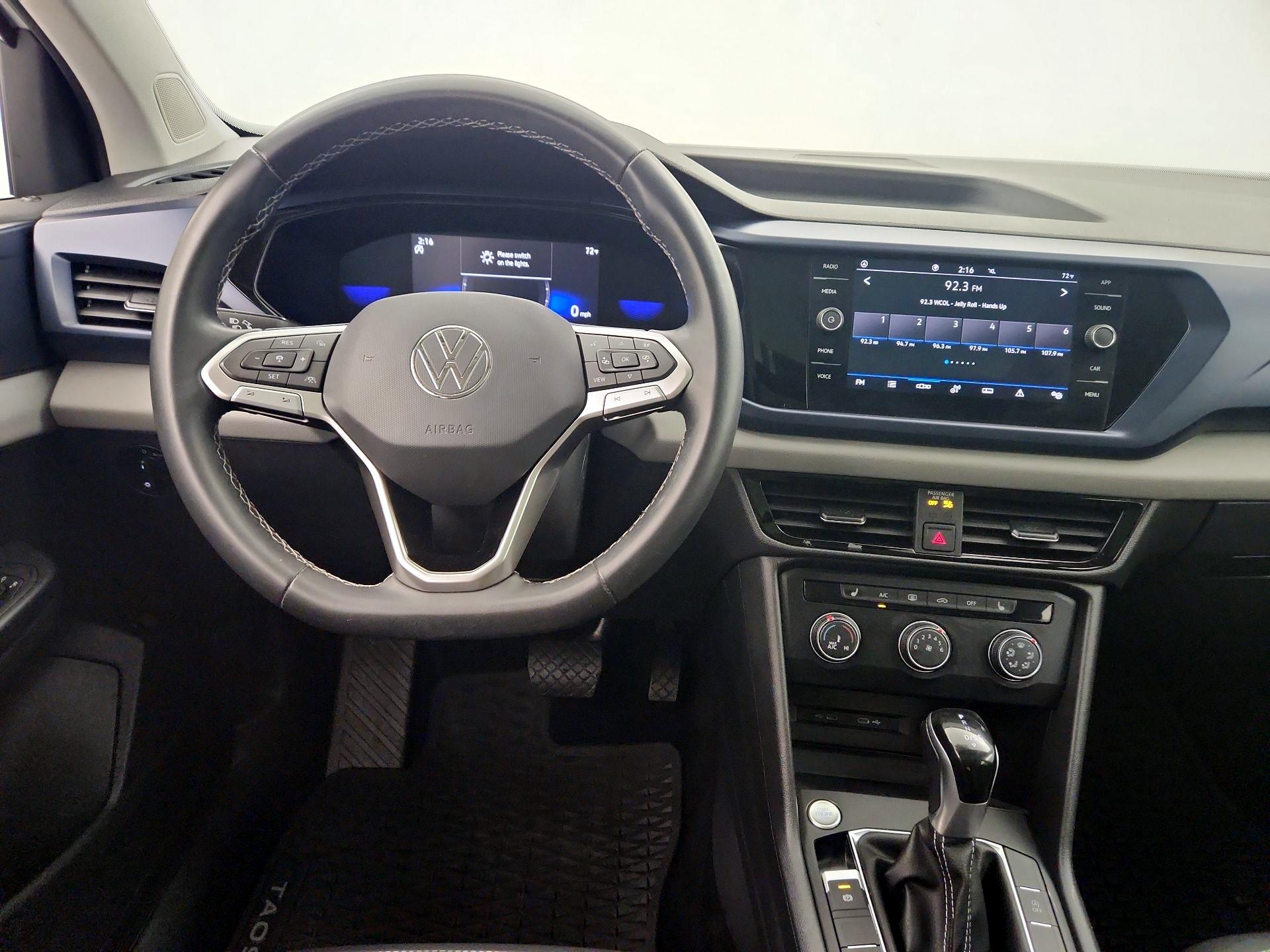 Thumbnail: 2022 Volkswagen Taos - 10